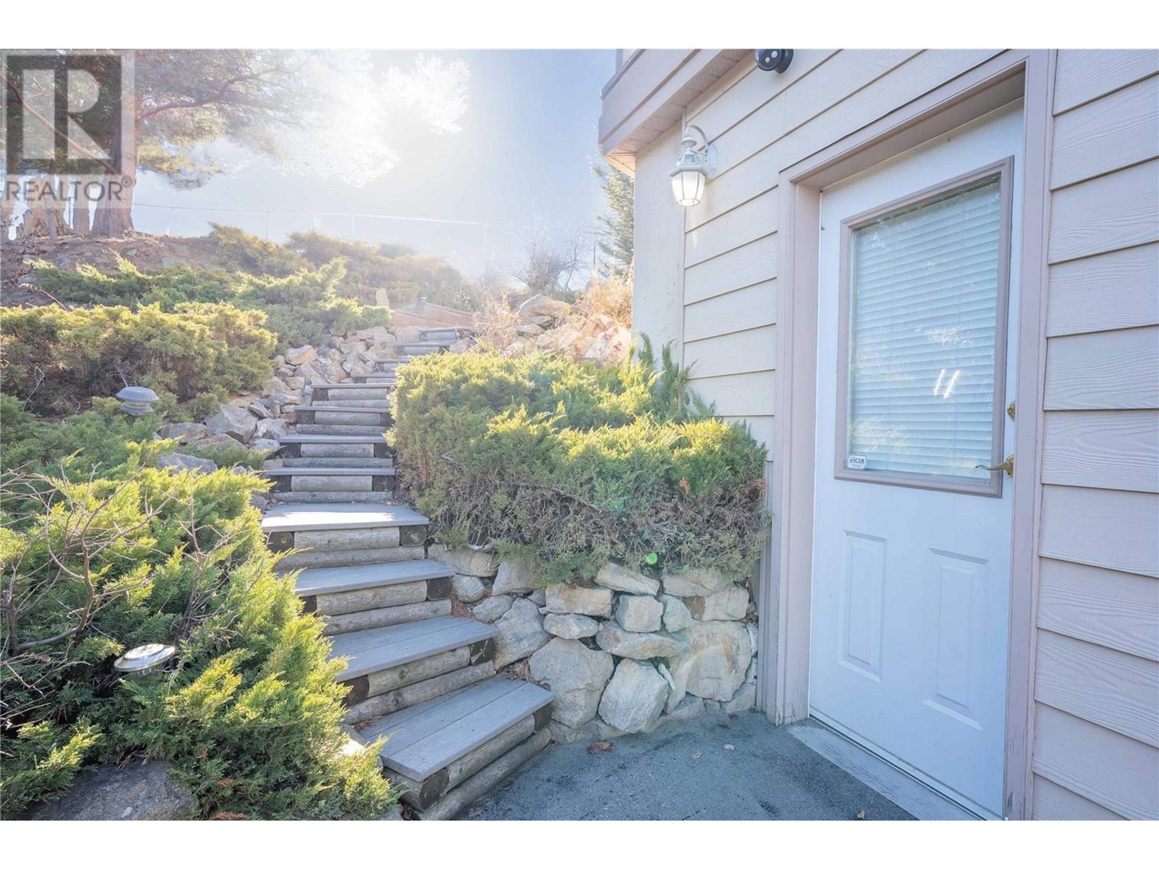 118 SUMAC RIDGE Drive, Summerland - Exteriors - Photo 5