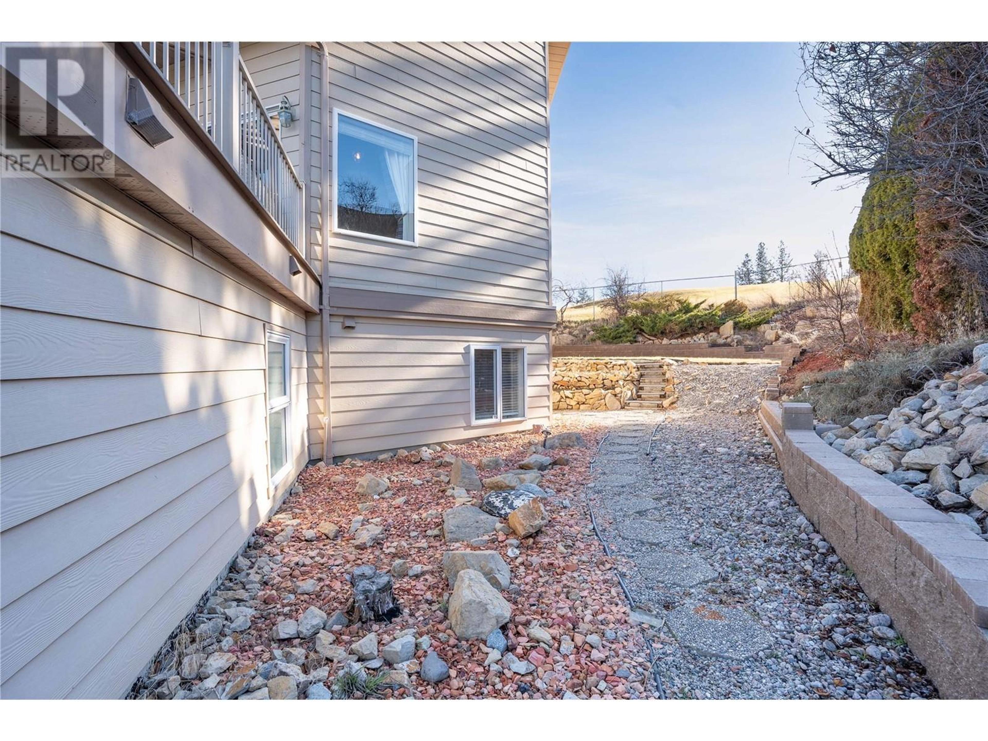 118 SUMAC RIDGE Drive, Summerland - Exteriors - Photo 7