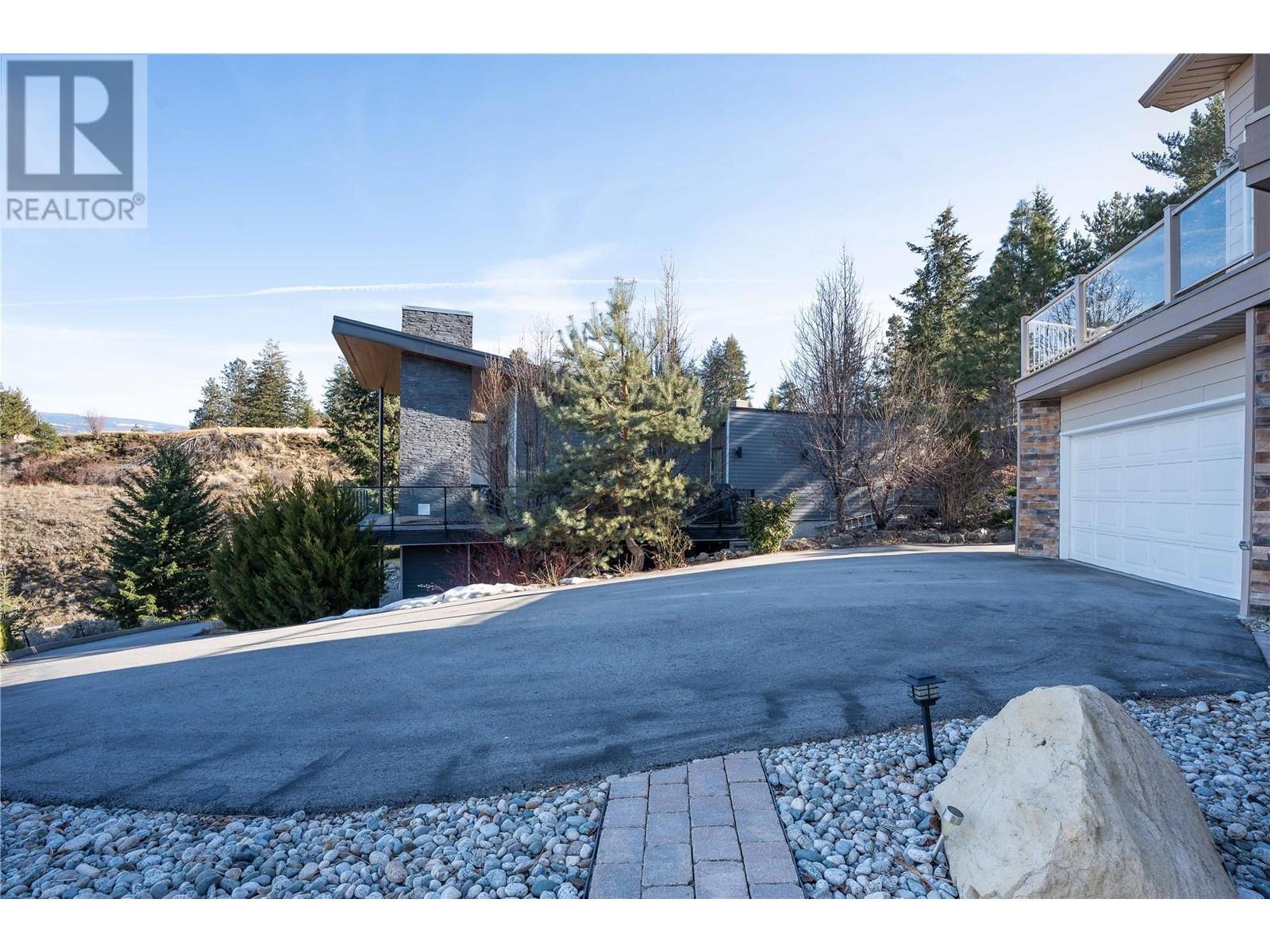 118 SUMAC RIDGE Drive, Summerland - Exteriors - Photo 8