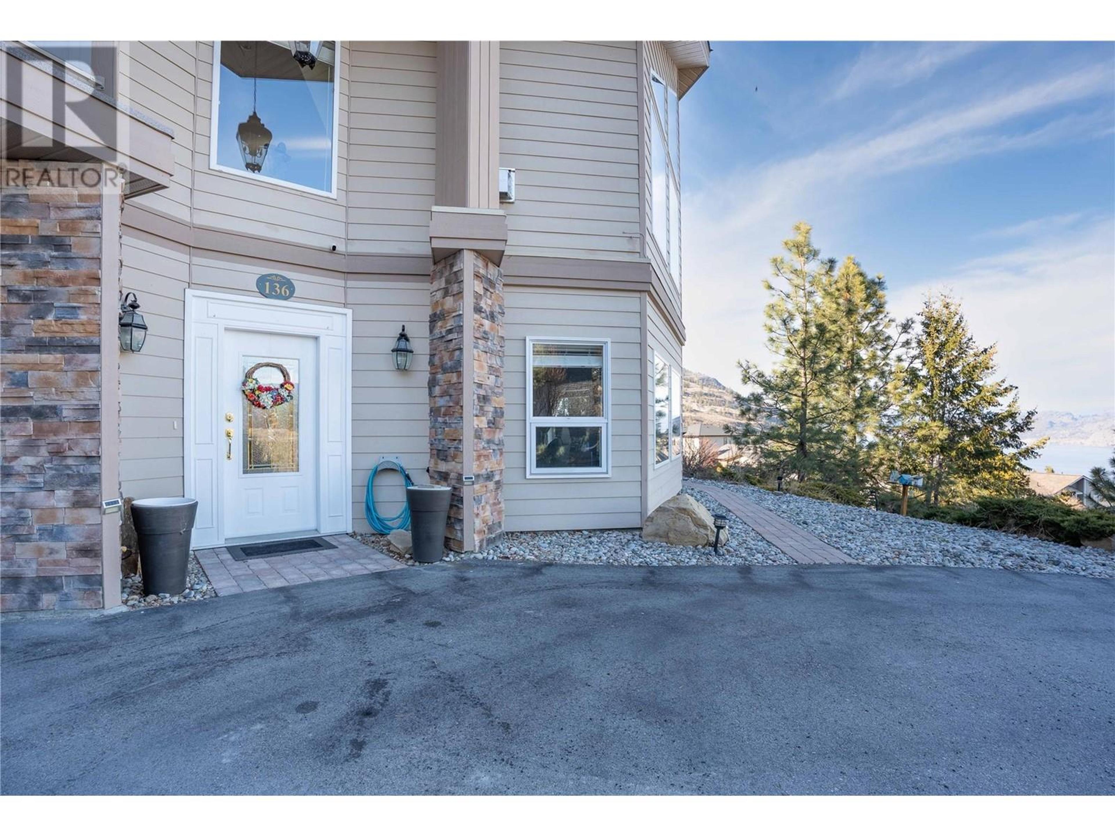 118 SUMAC RIDGE Drive, Summerland - Exteriors - Photo 9