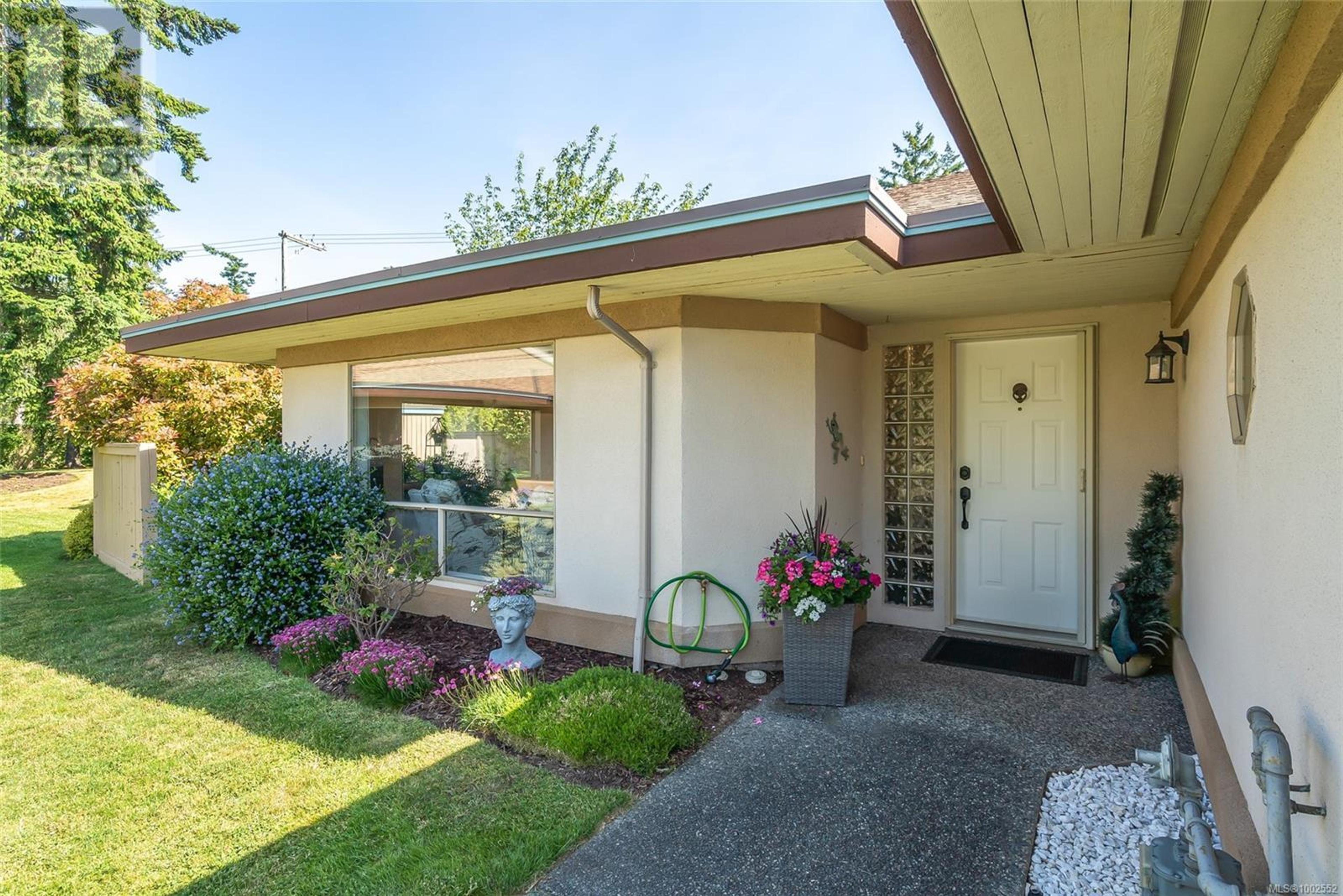 310 Pym St N, Parksville - Exteriors - Photo 3