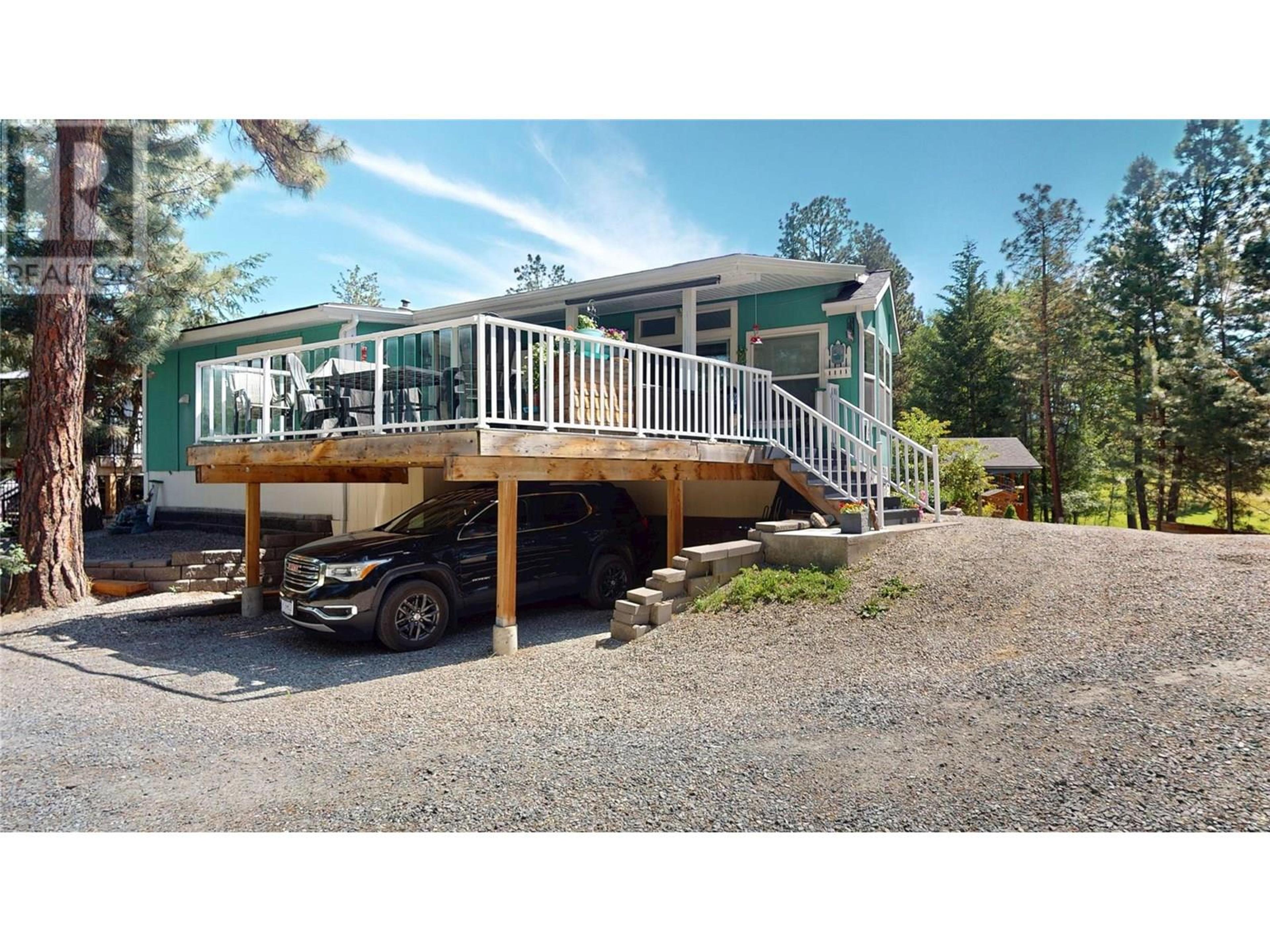 3320 Theatre Road N, Cranbrook - Exteriors - Photo 4