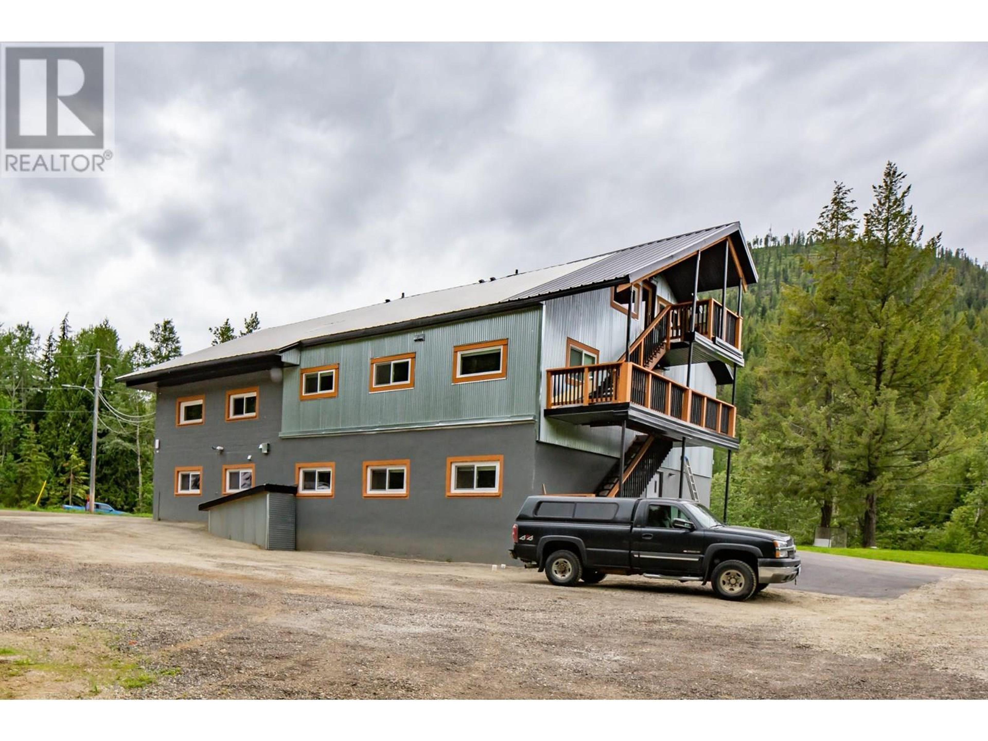 3915 OLD RED MOUNTAIN Road, Rossland - Exteriors - Photo 1