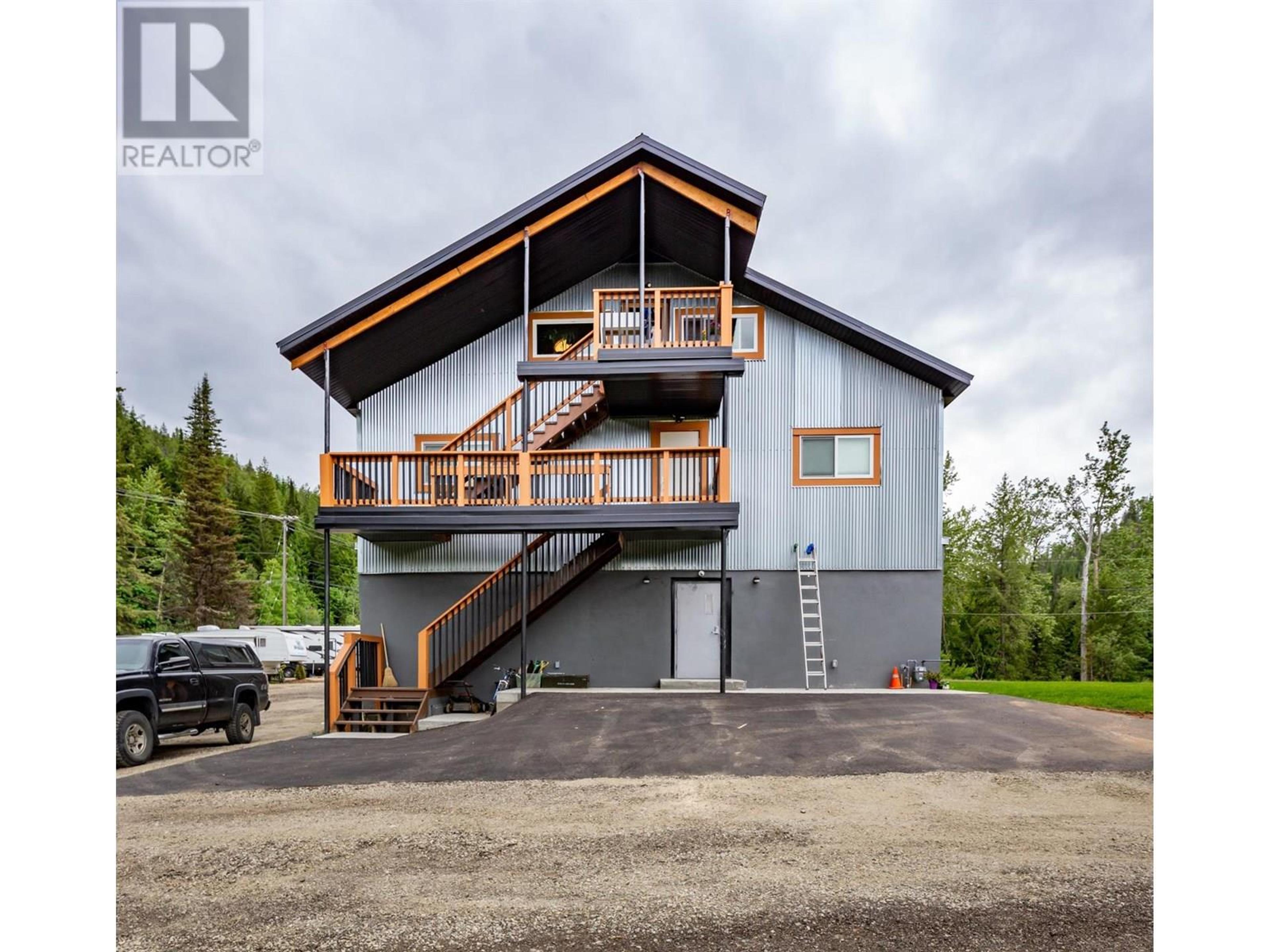 3915 OLD RED MOUNTAIN Road, Rossland - Exteriors - Photo 2