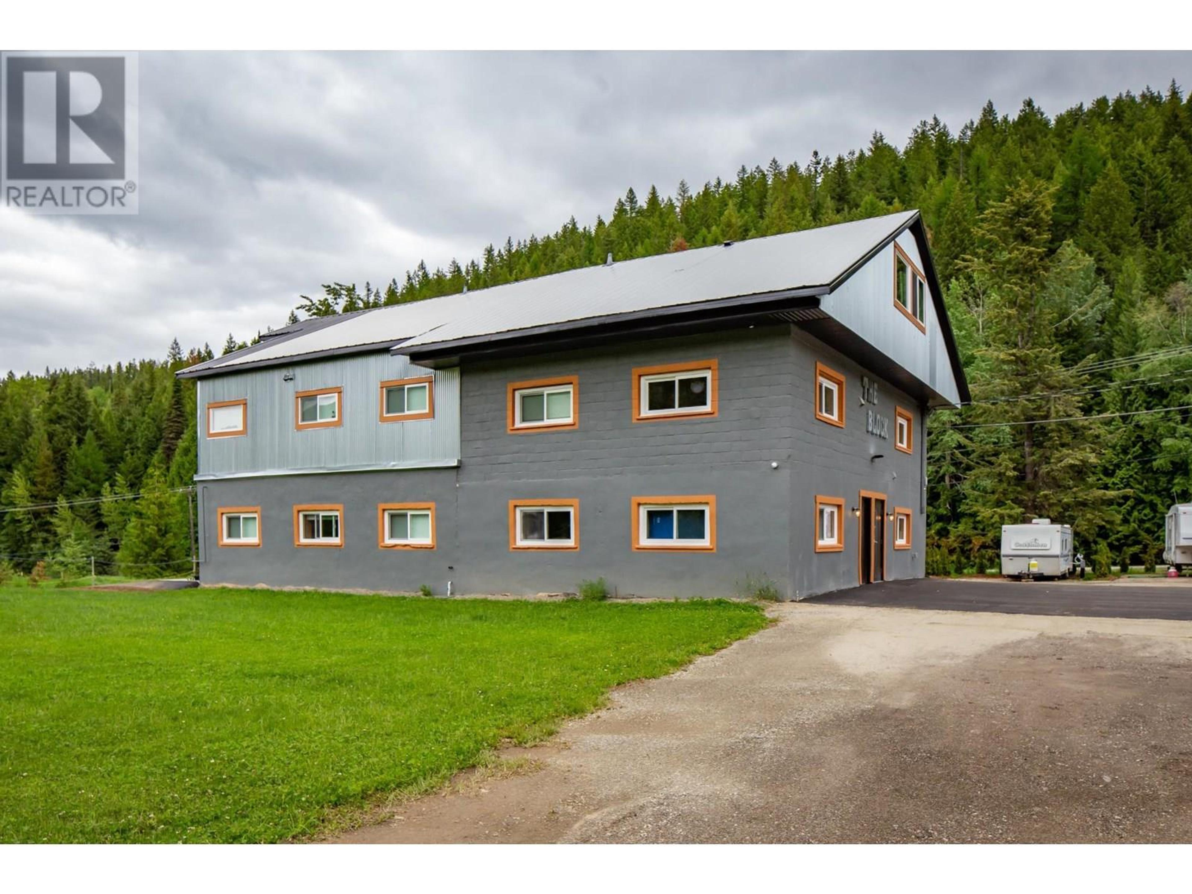 3915 OLD RED MOUNTAIN Road, Rossland - Exteriors - Photo 4