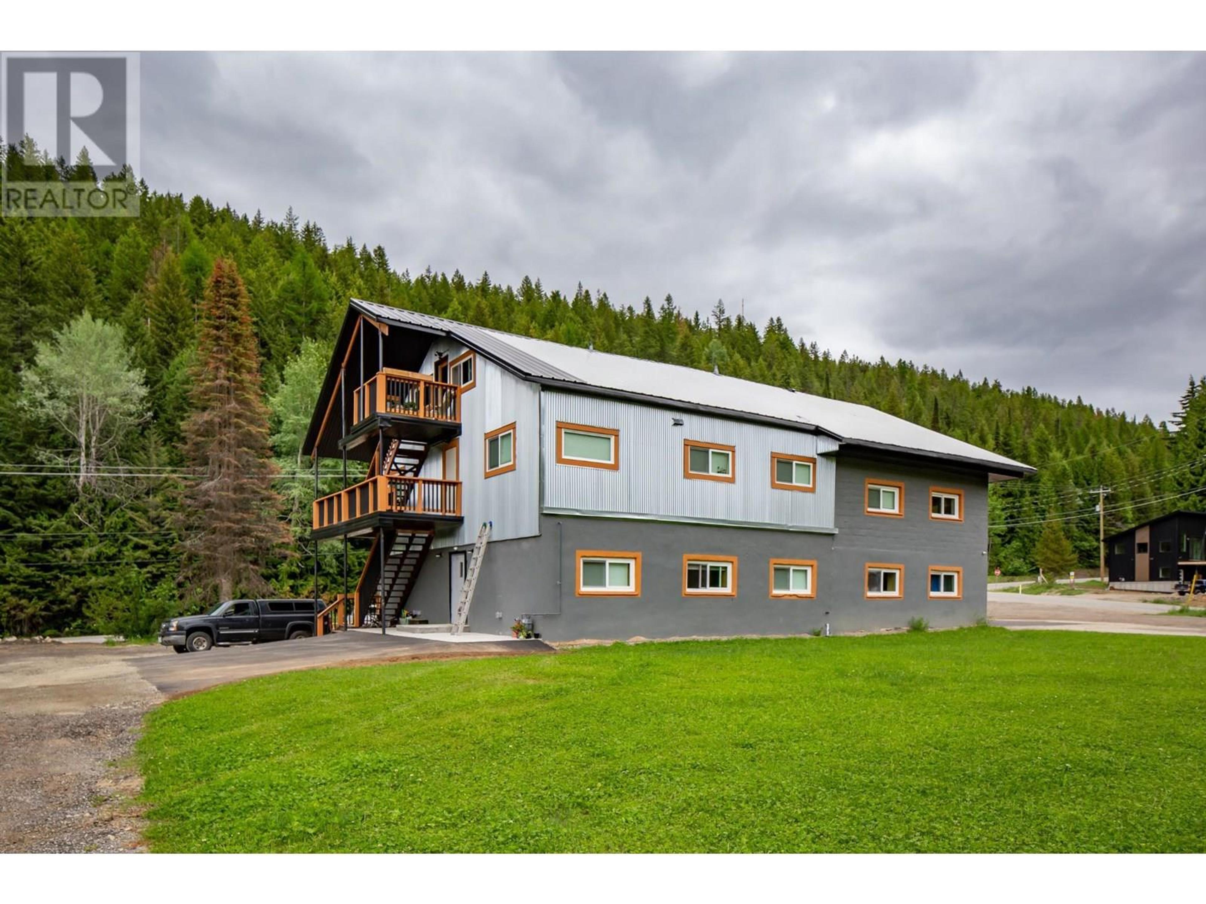3915 OLD RED MOUNTAIN Road, Rossland - Exteriors - Photo 6