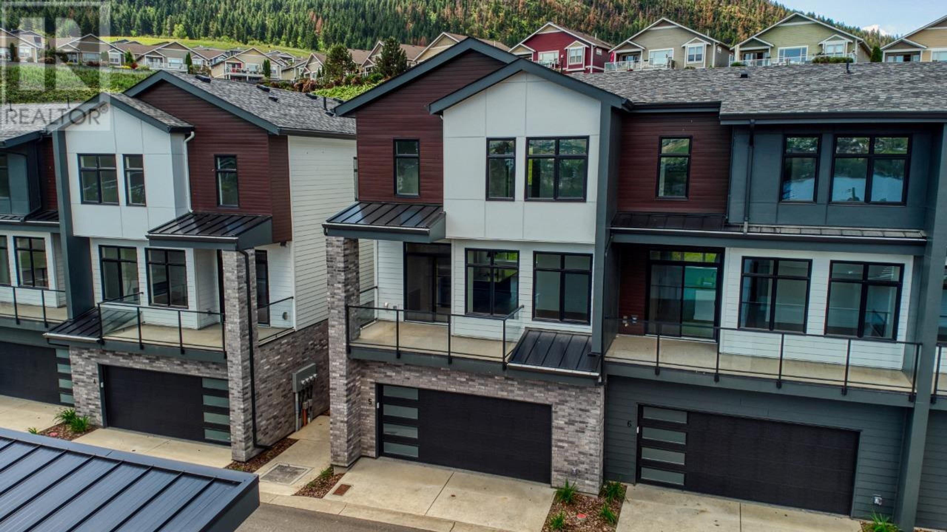 7599 Klinger Road, Vernon - Exteriors - Full Complex View - Photo 5