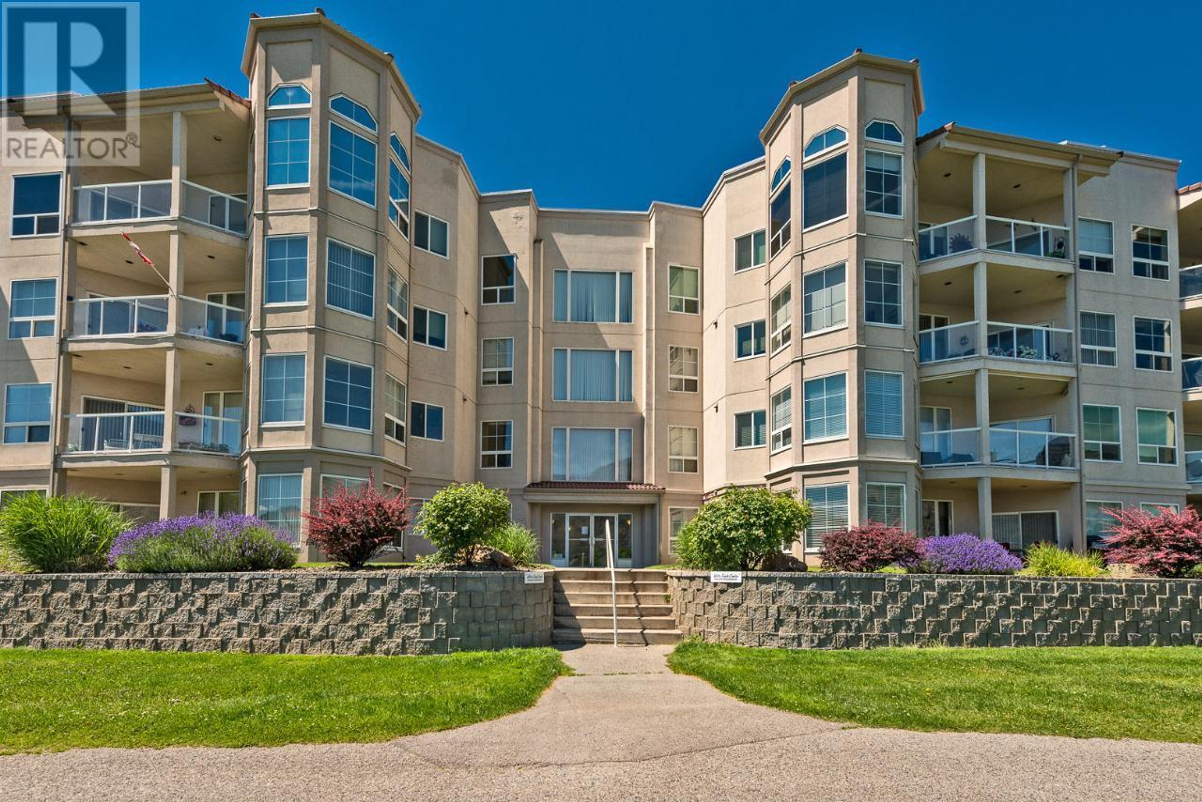 7801 SPARTAN Drive, Osoyoos - Exteriors - Photo 4