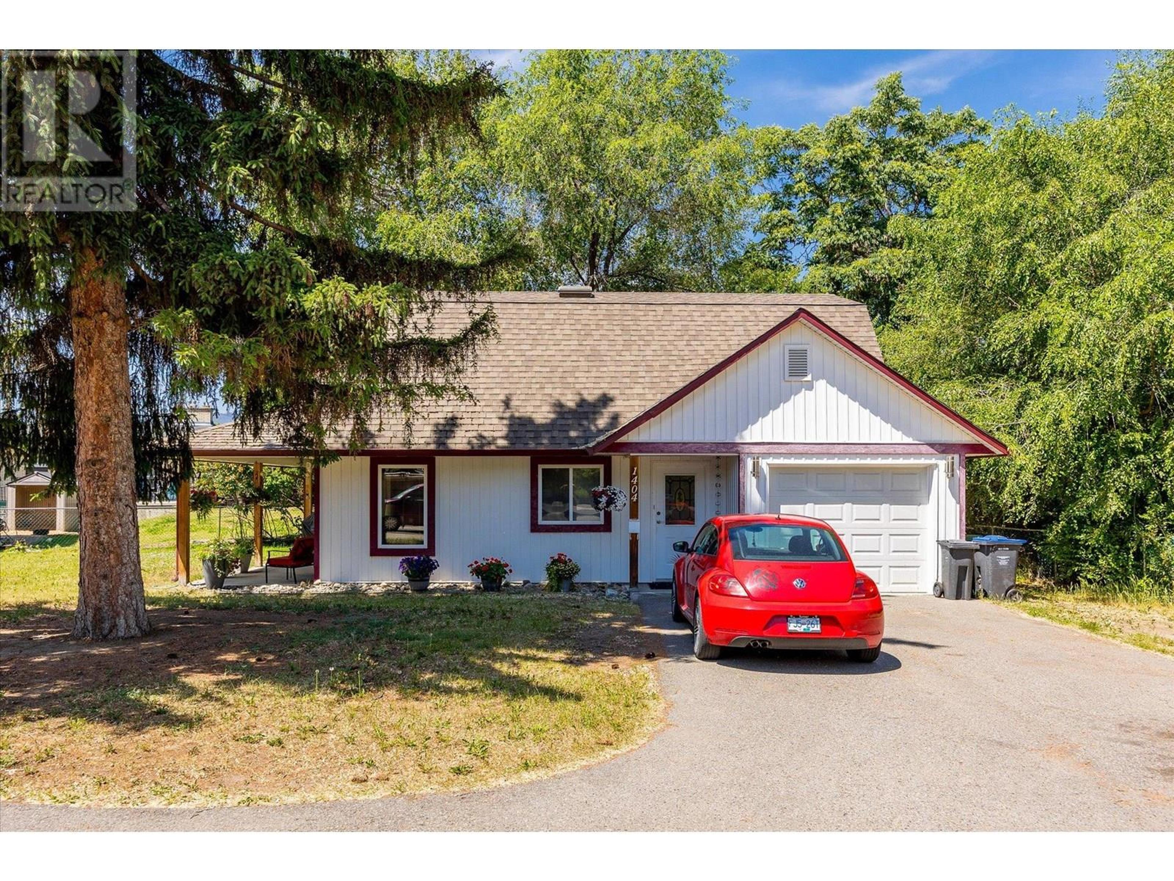 1404 Inkar Road, Kelowna - Exteriors - Photo 7