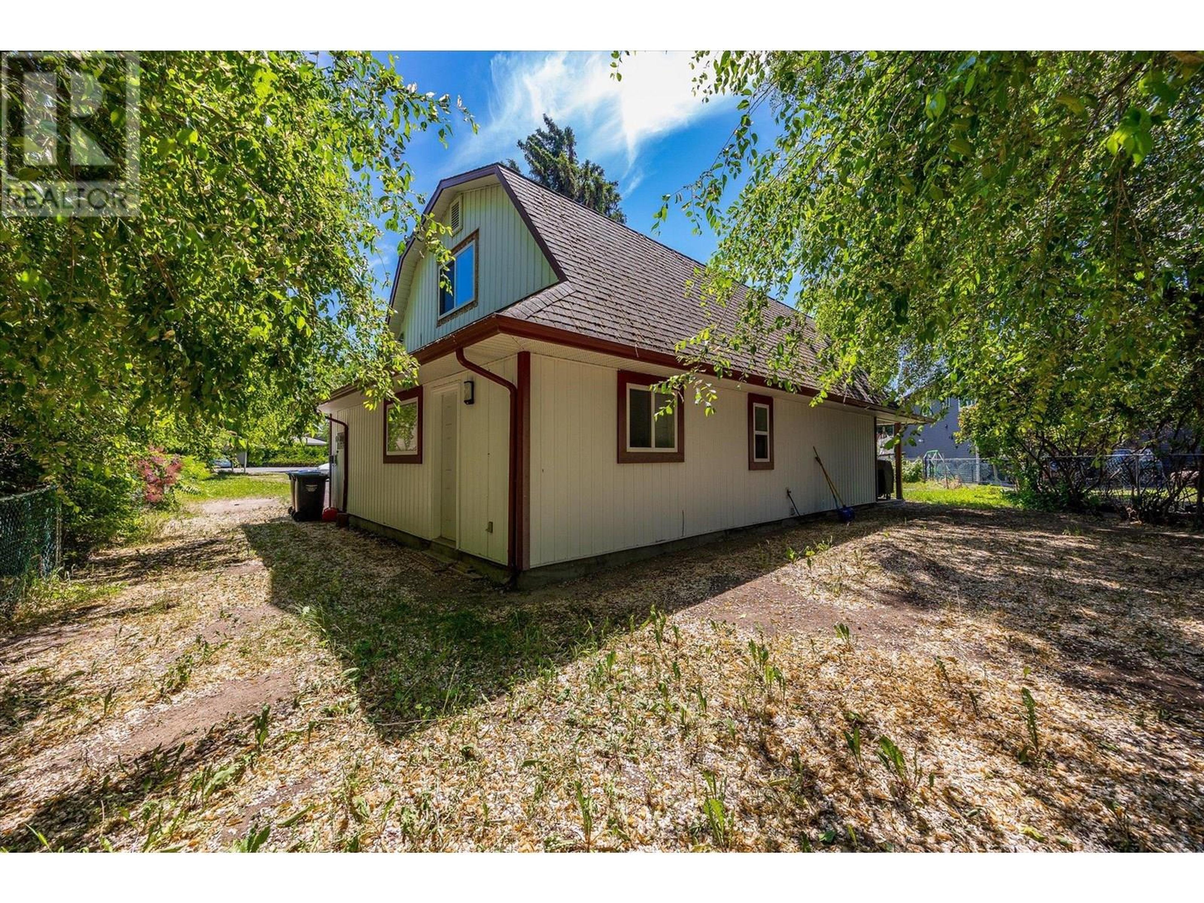 1404 Inkar Road, Kelowna - Exteriors - Photo 5