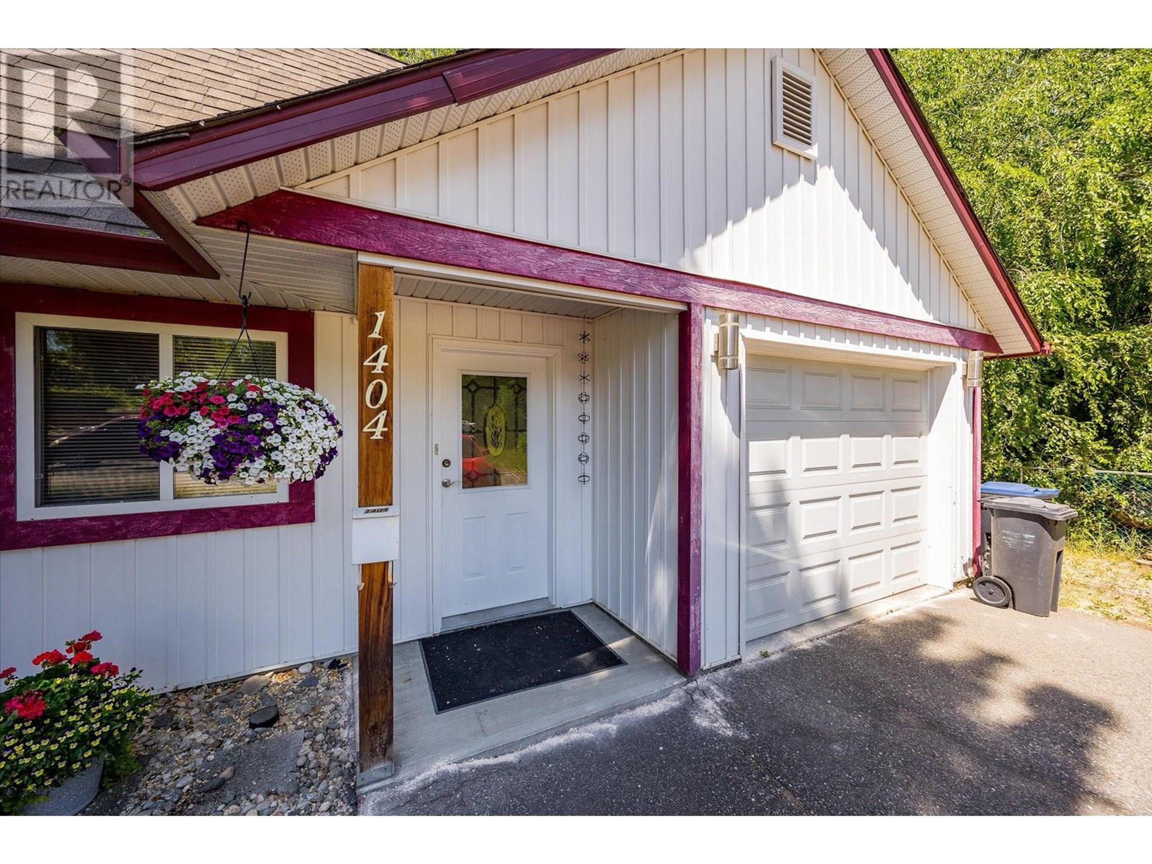 1404 Inkar Road, Kelowna - Exteriors - Photo 13