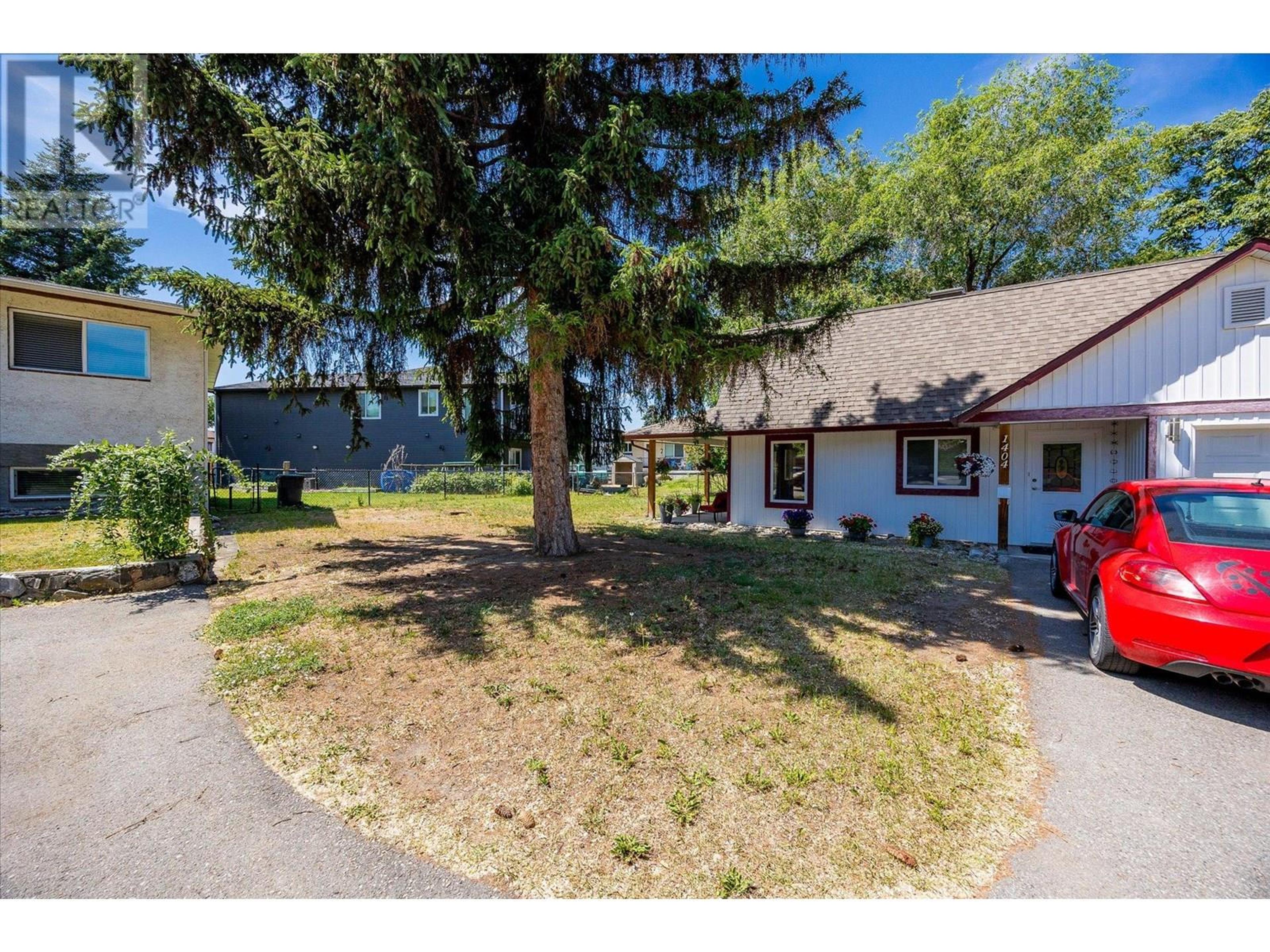 1404 Inkar Road, Kelowna - Exteriors - Photo 8