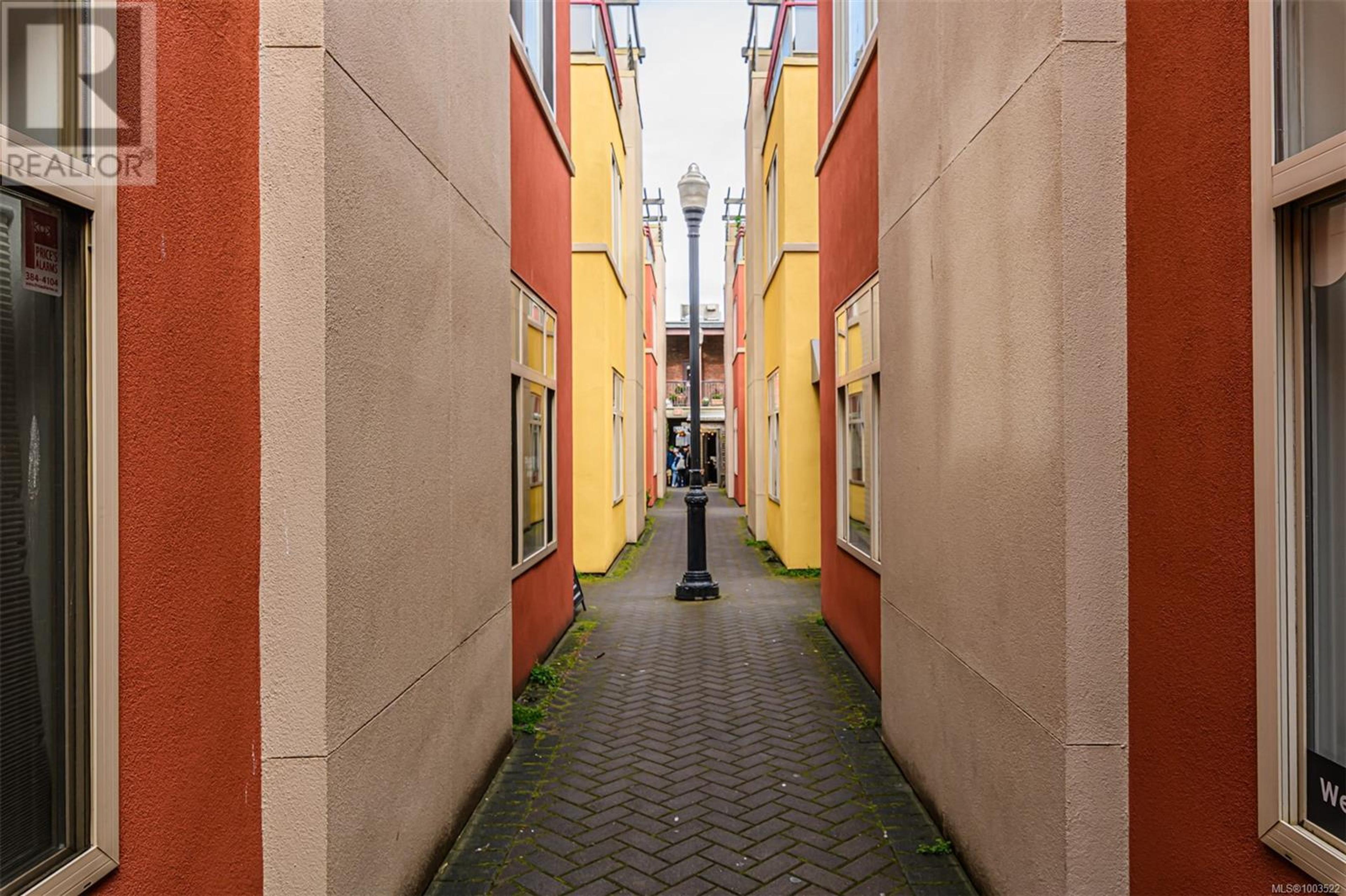 1628 Store St, Victoria - Exteriors - Photo 1