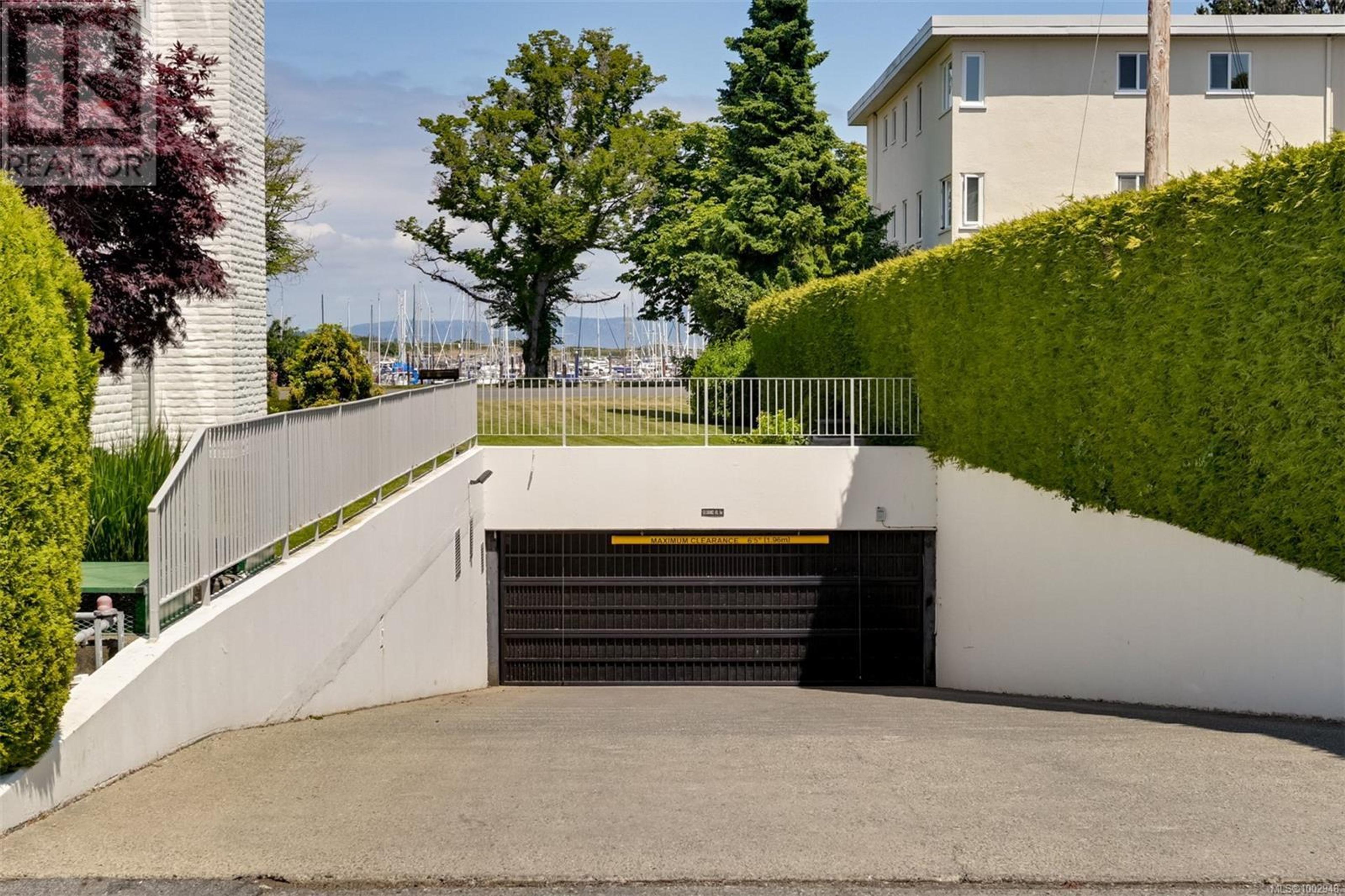 1370 Beach Dr, Oak Bay - Exteriors - Photo 2