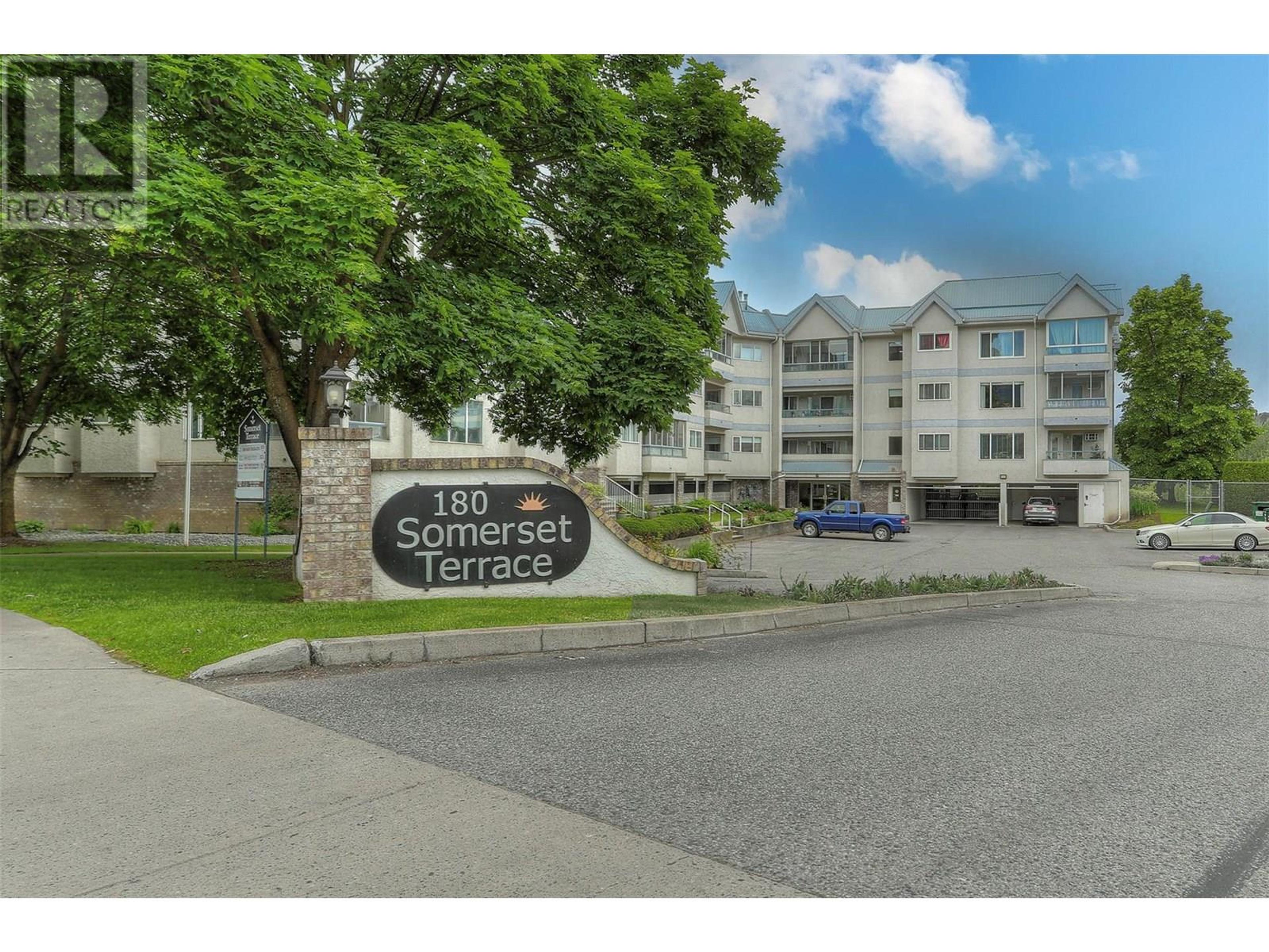 180 Hollywood Road N, Kelowna - Exteriors - Full Complex View - Photo 5