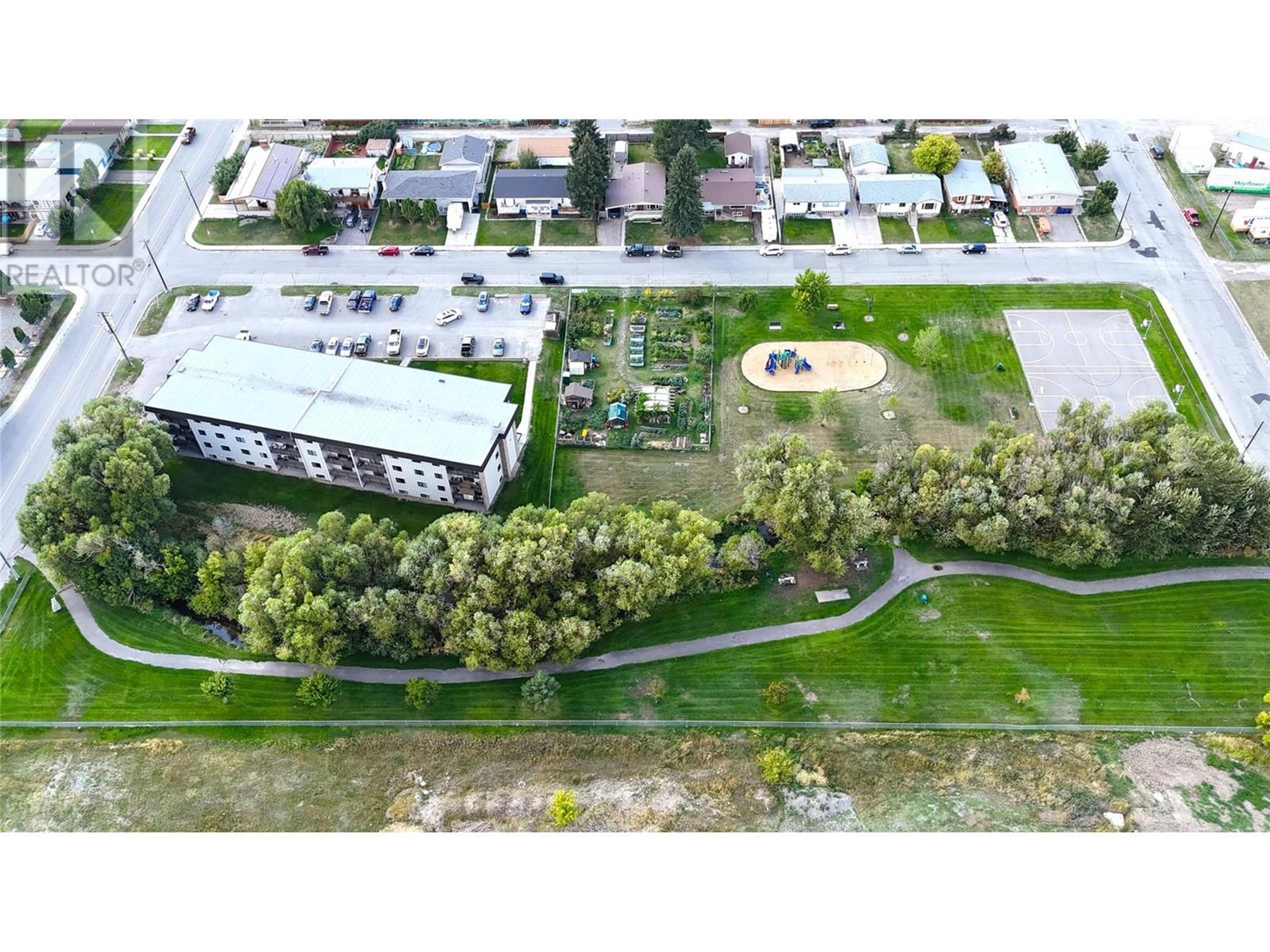 606 18th Avenue N, Cranbrook - Exteriors - Full Complex View, Drone/Aerial View - Photo 5