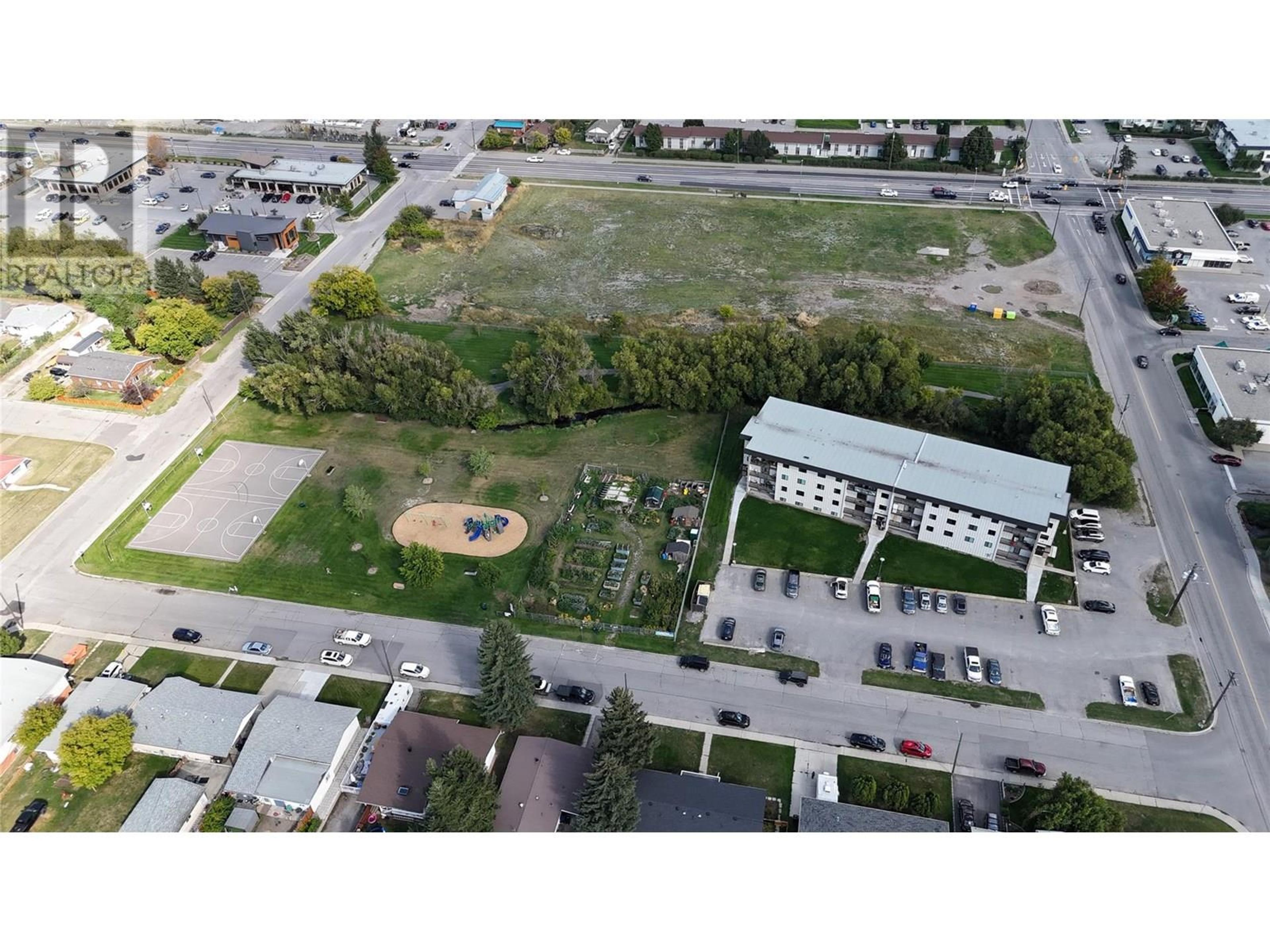 606 18th Avenue N, Cranbrook - Exteriors - Full Complex View, Drone/Aerial View - Photo 7