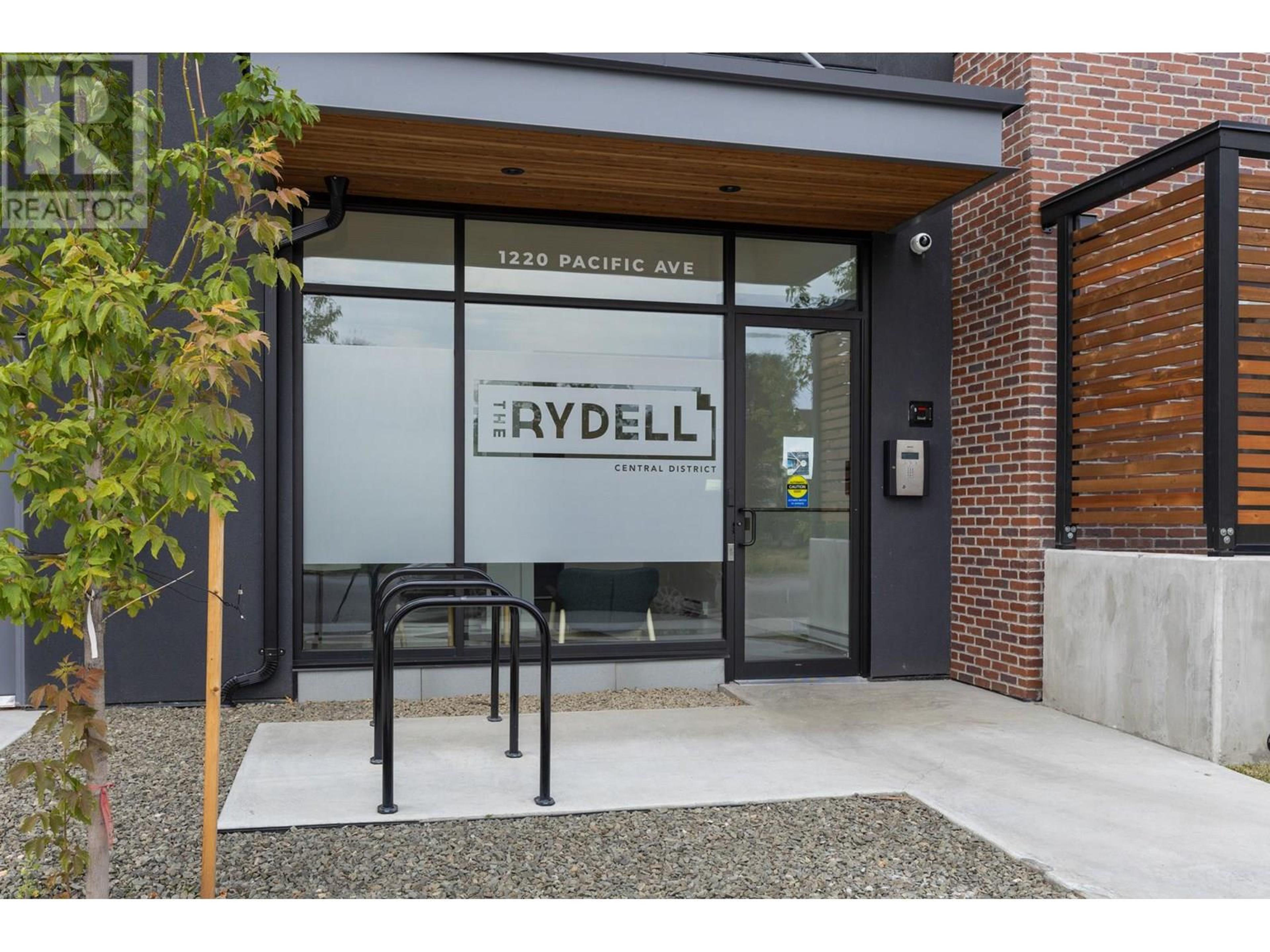 1220 Pacific Avenue, Kelowna - Exteriors - Photo 2