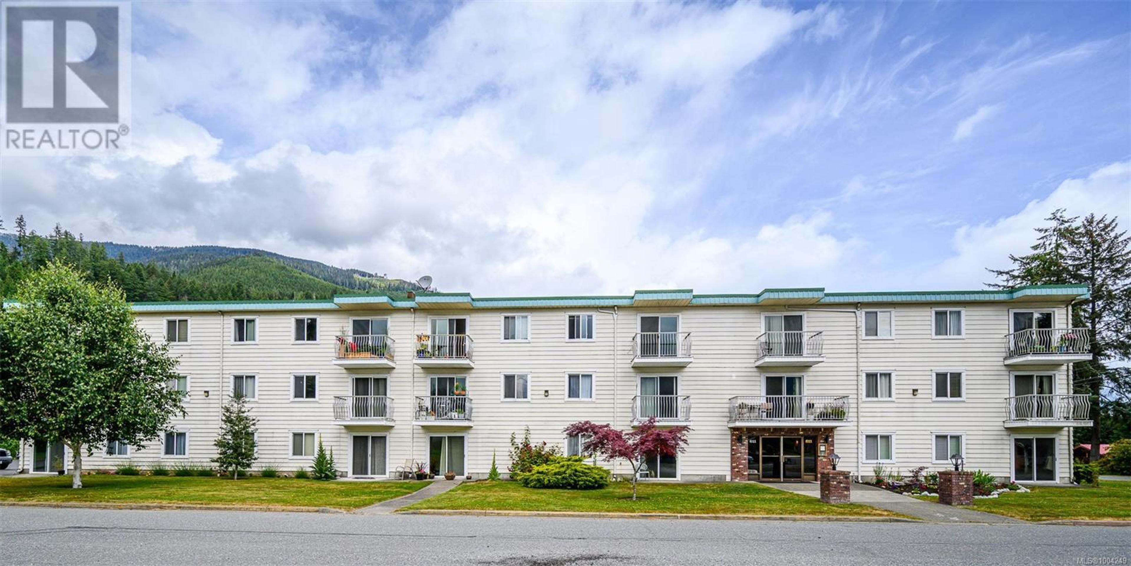 611 Macmillan Dr, Sayward - Exteriors - Full Complex View - Photo 3