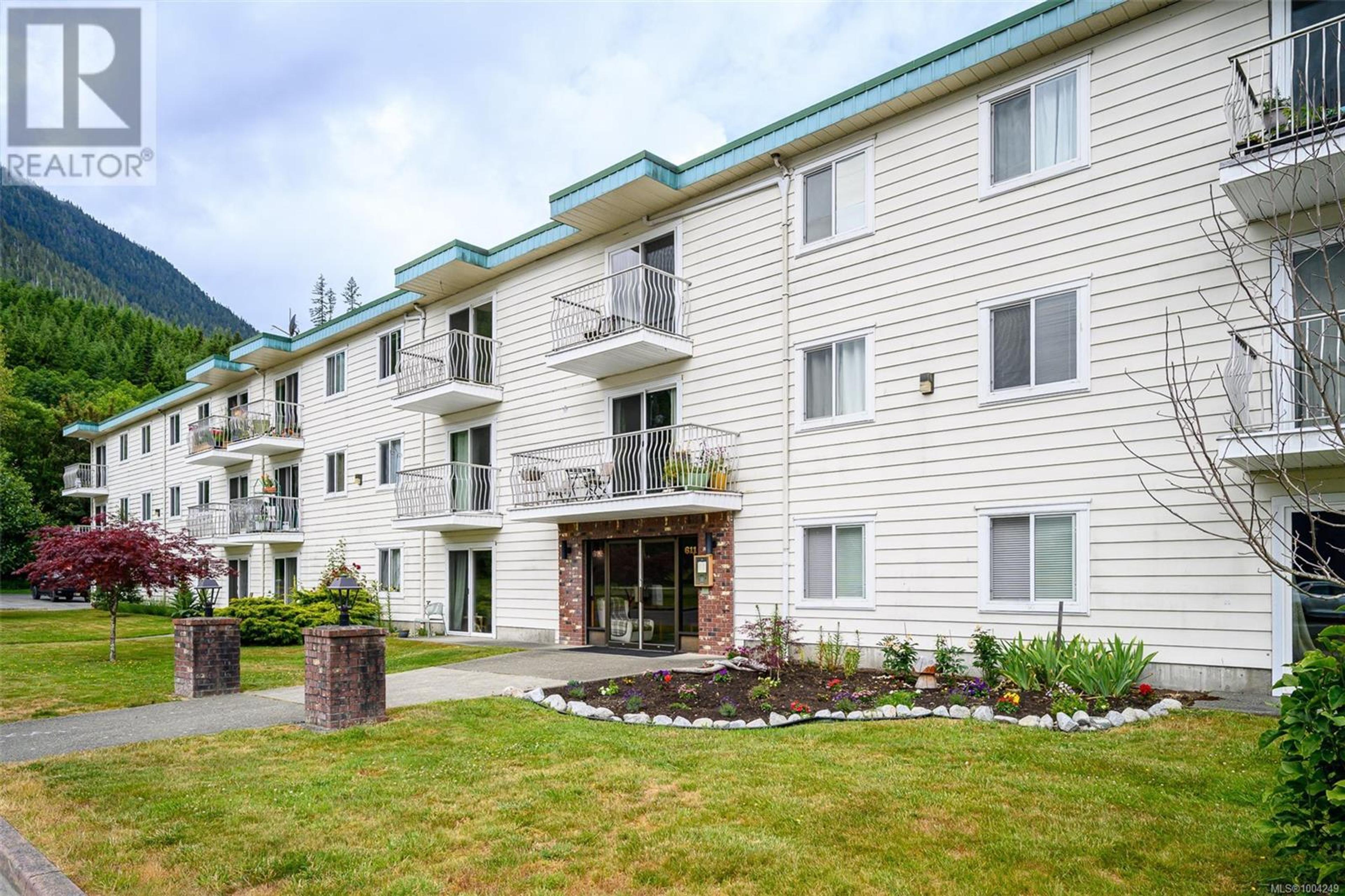 611 Macmillan Dr, Sayward - Exteriors - Photo 4