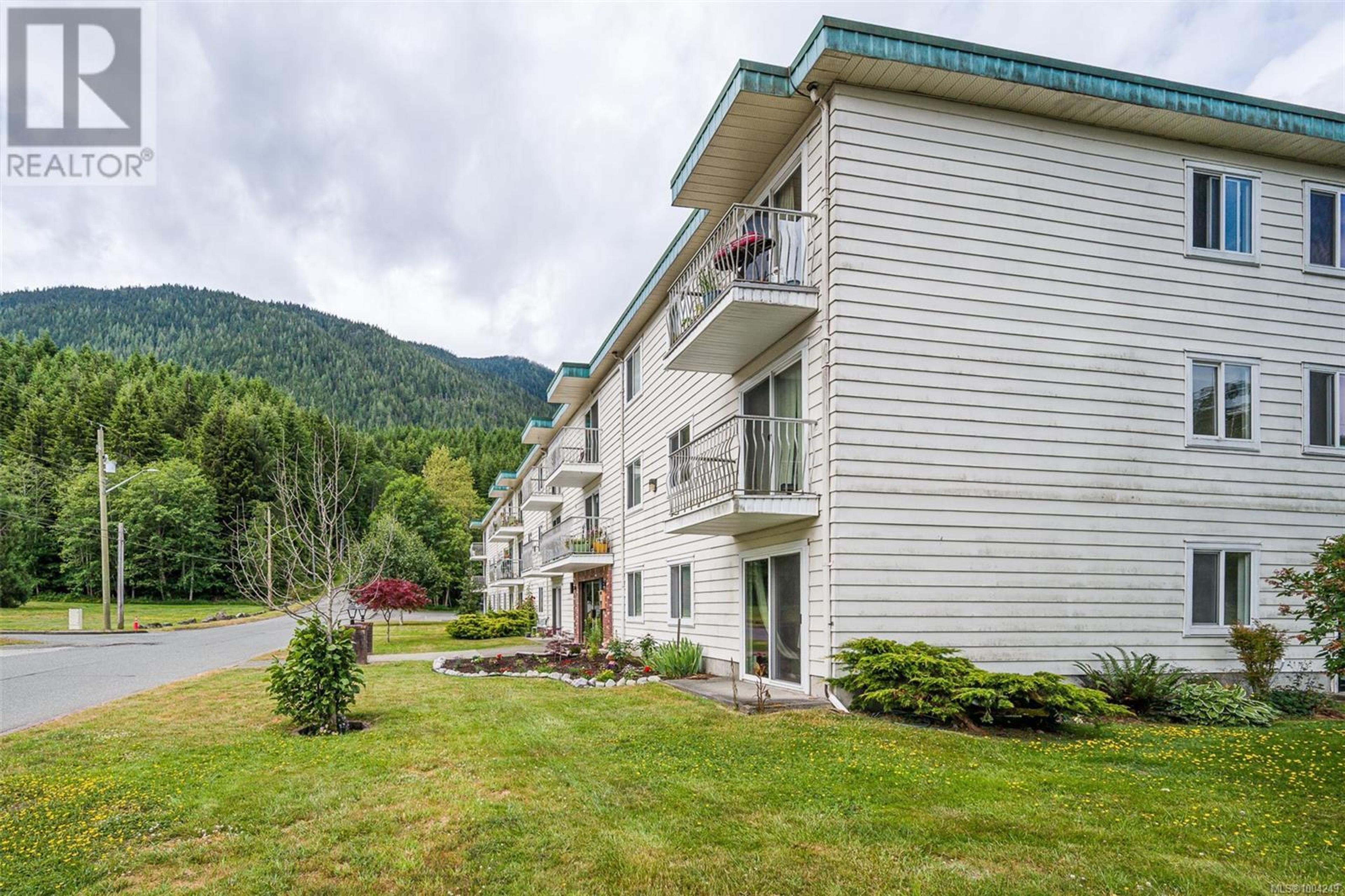 611 Macmillan Dr, Sayward - Exteriors - Photo 5