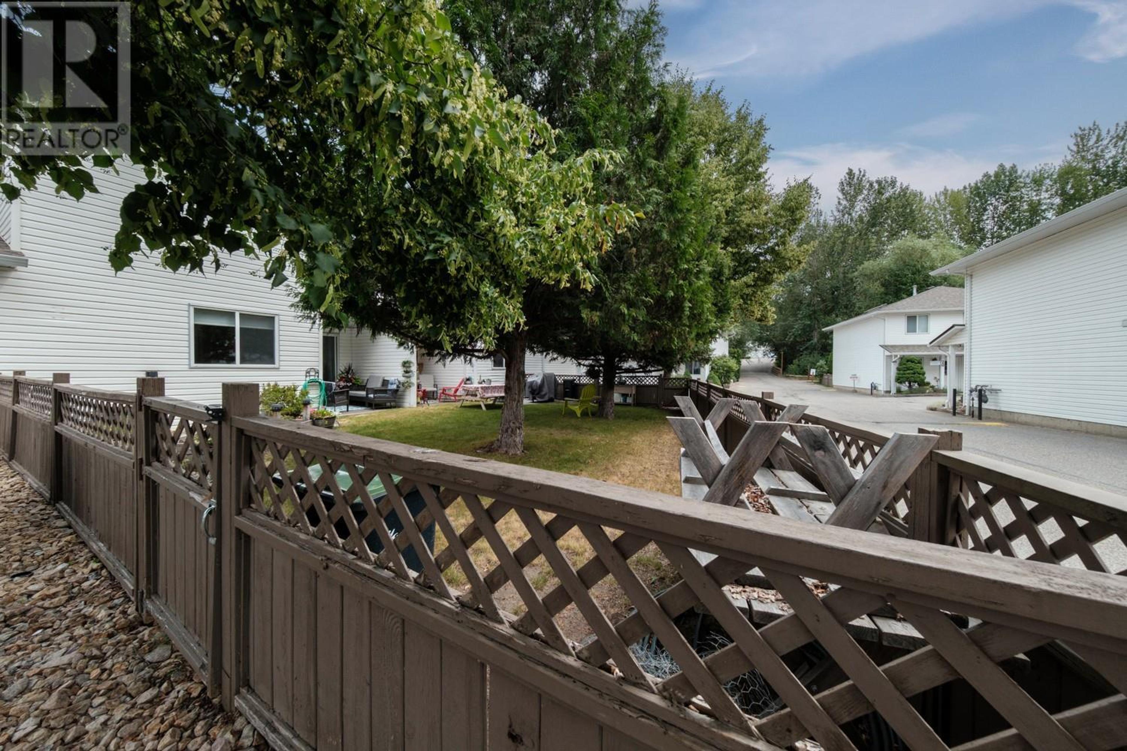 1801 53 Avenue, Vernon - Exteriors - Photo 3
