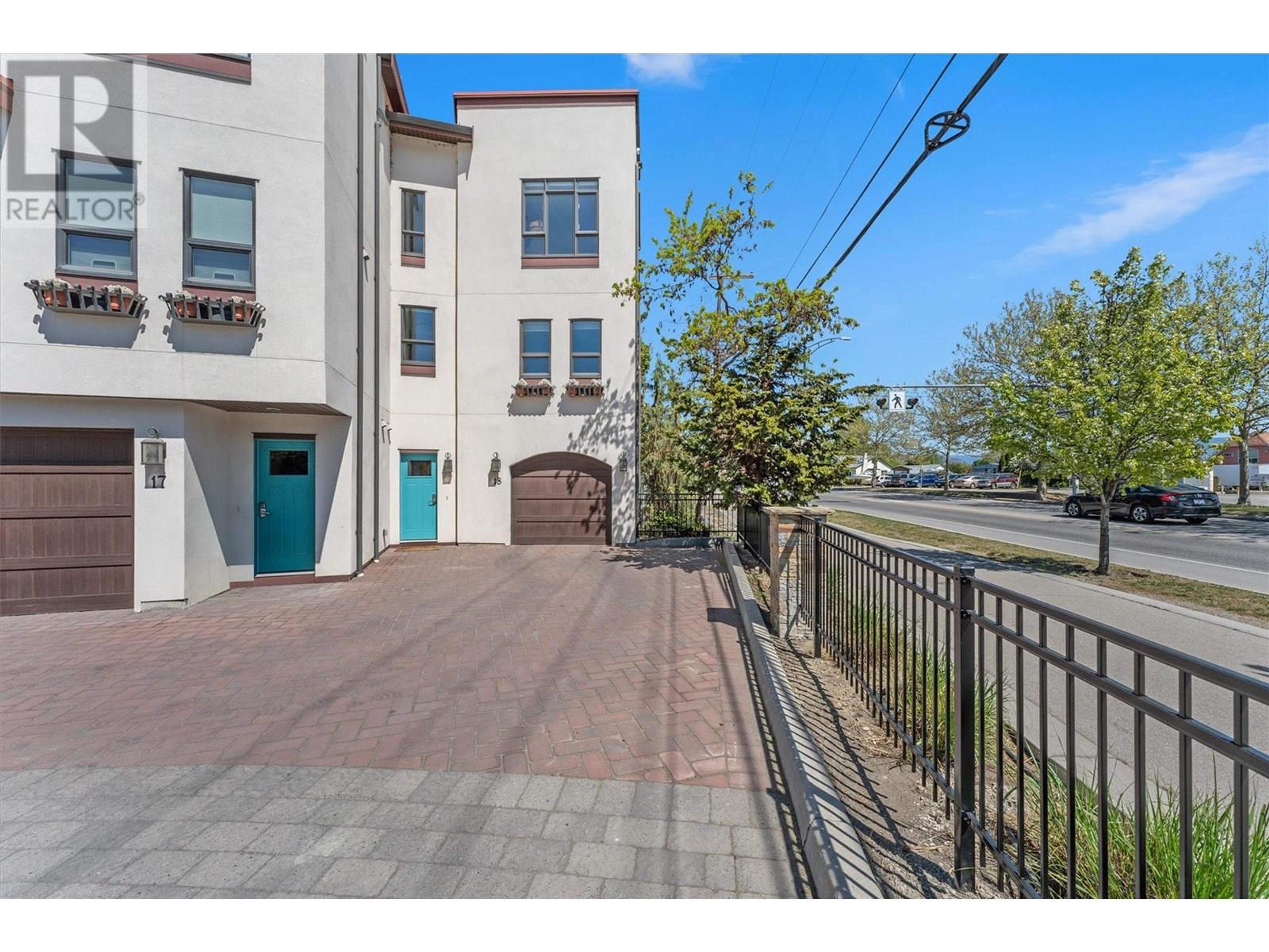 3756 Lakeshore Road, Kelowna - Exteriors - Photo 1