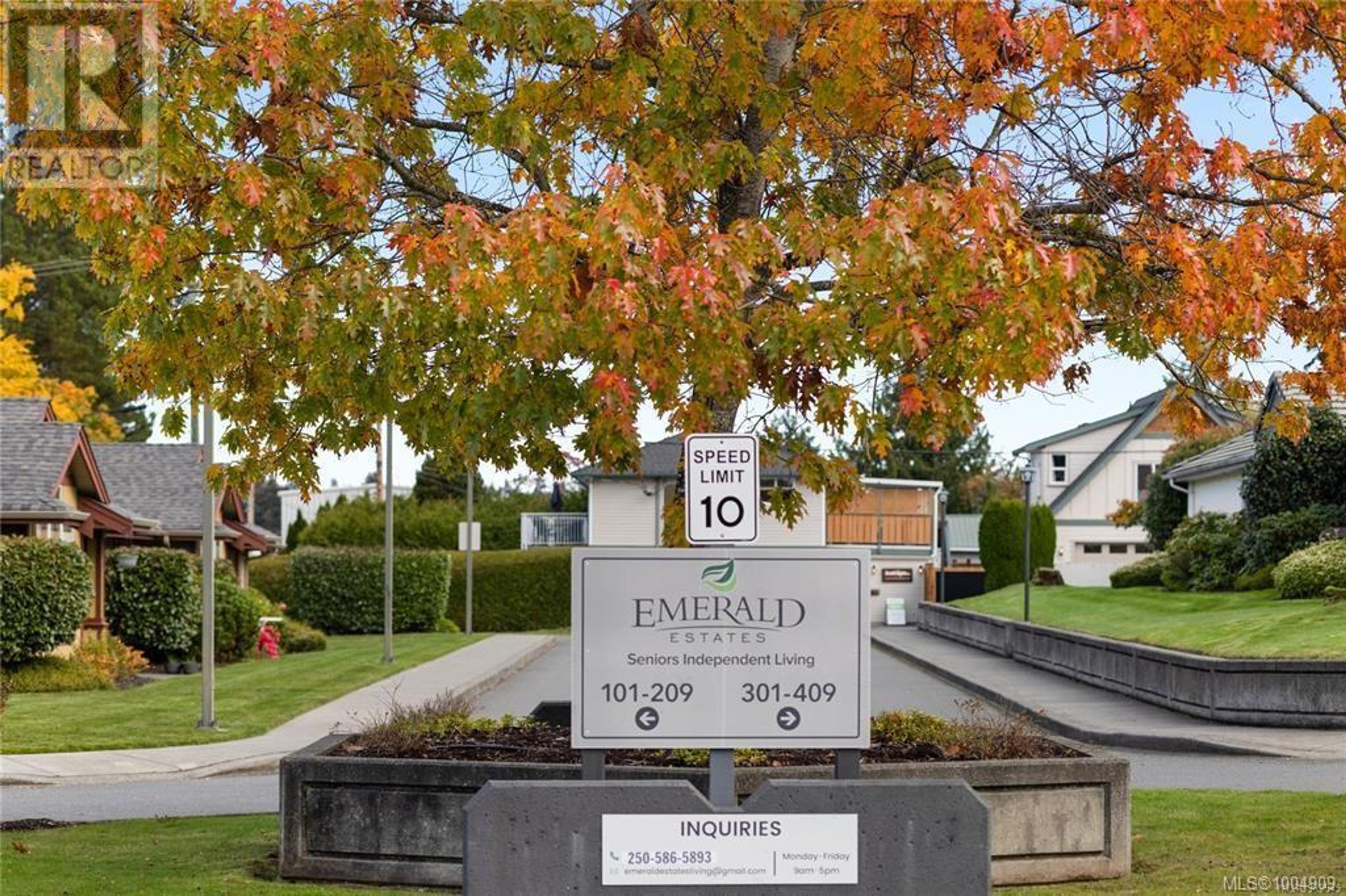 264 McVickers St, Parksville - Exteriors - Full Complex View - Photo 2