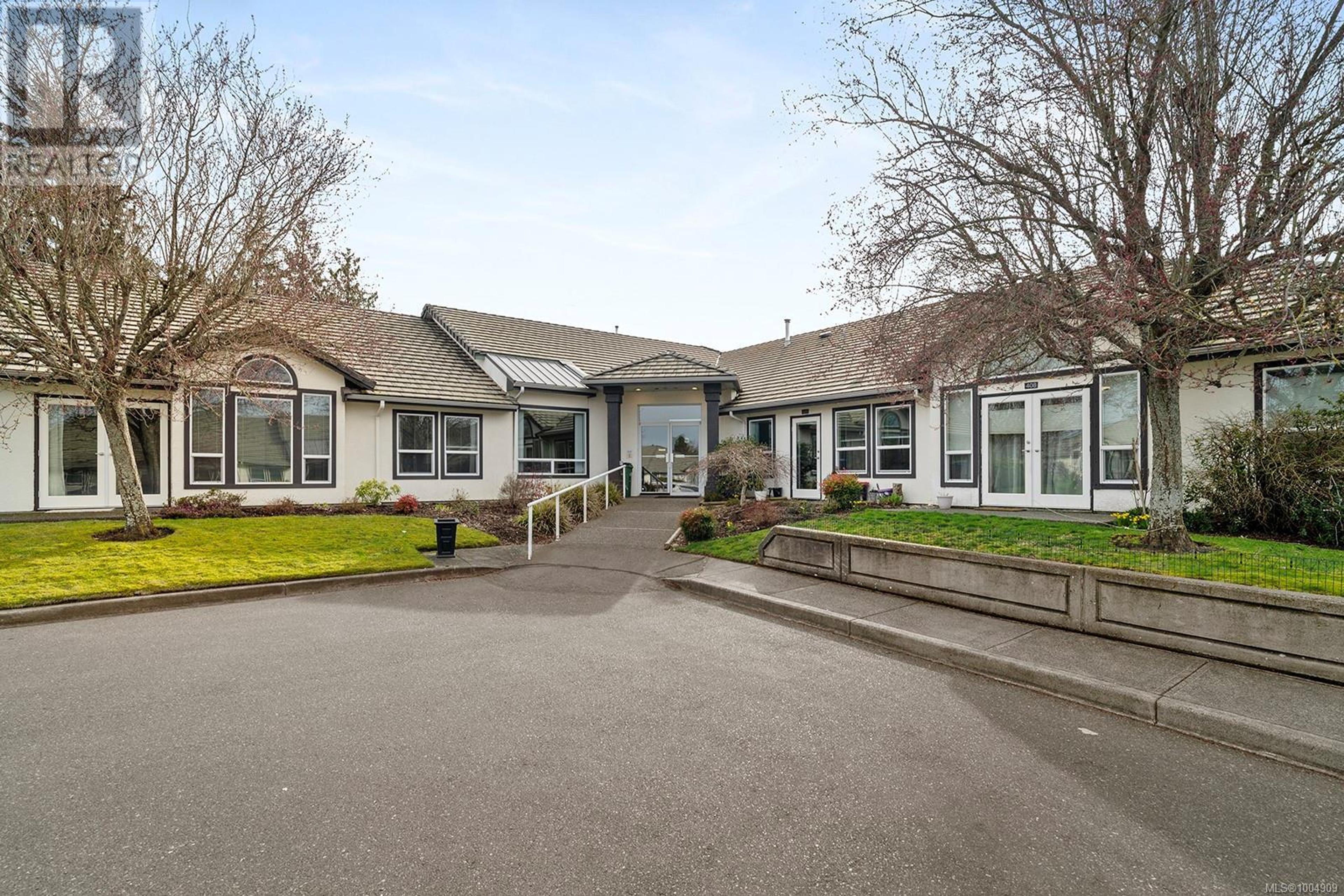 264 McVickers St, Parksville - Exteriors - Full Complex View - Photo 5