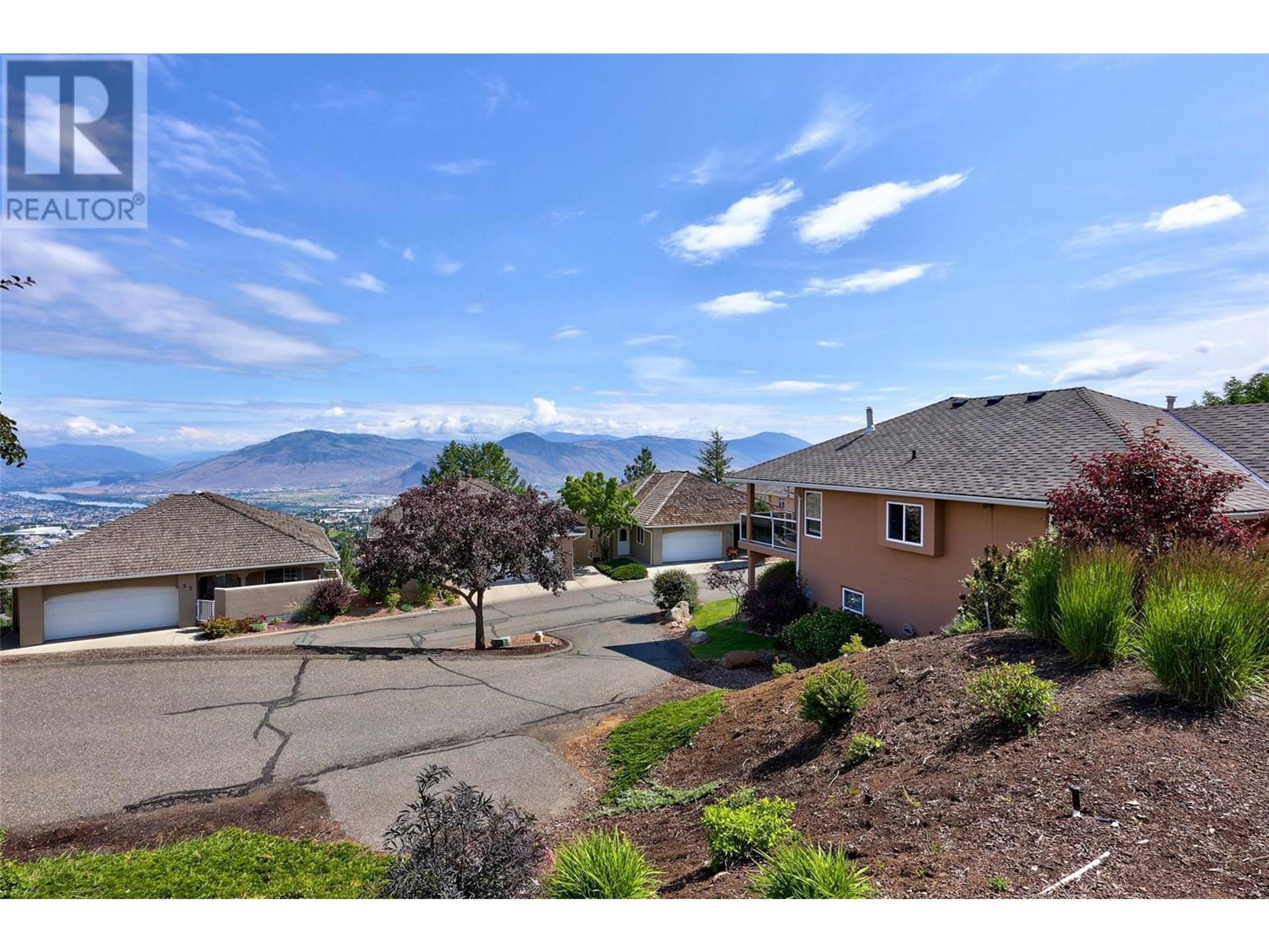 2080 Pacific Way, Kamloops - Exteriors - Photo 13