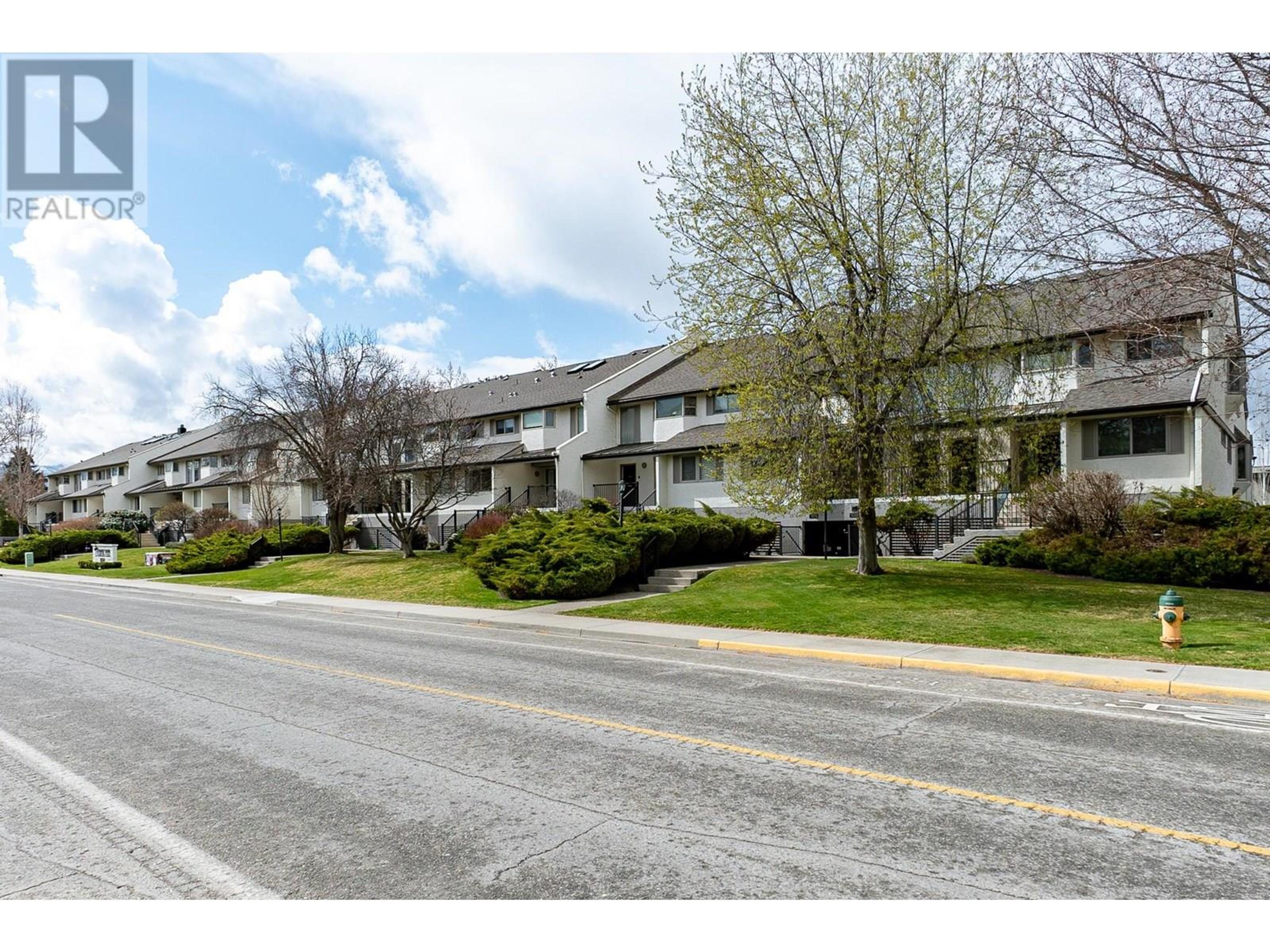 2900 Abbott Street, Kelowna - Exteriors - Full Complex View - Photo 1