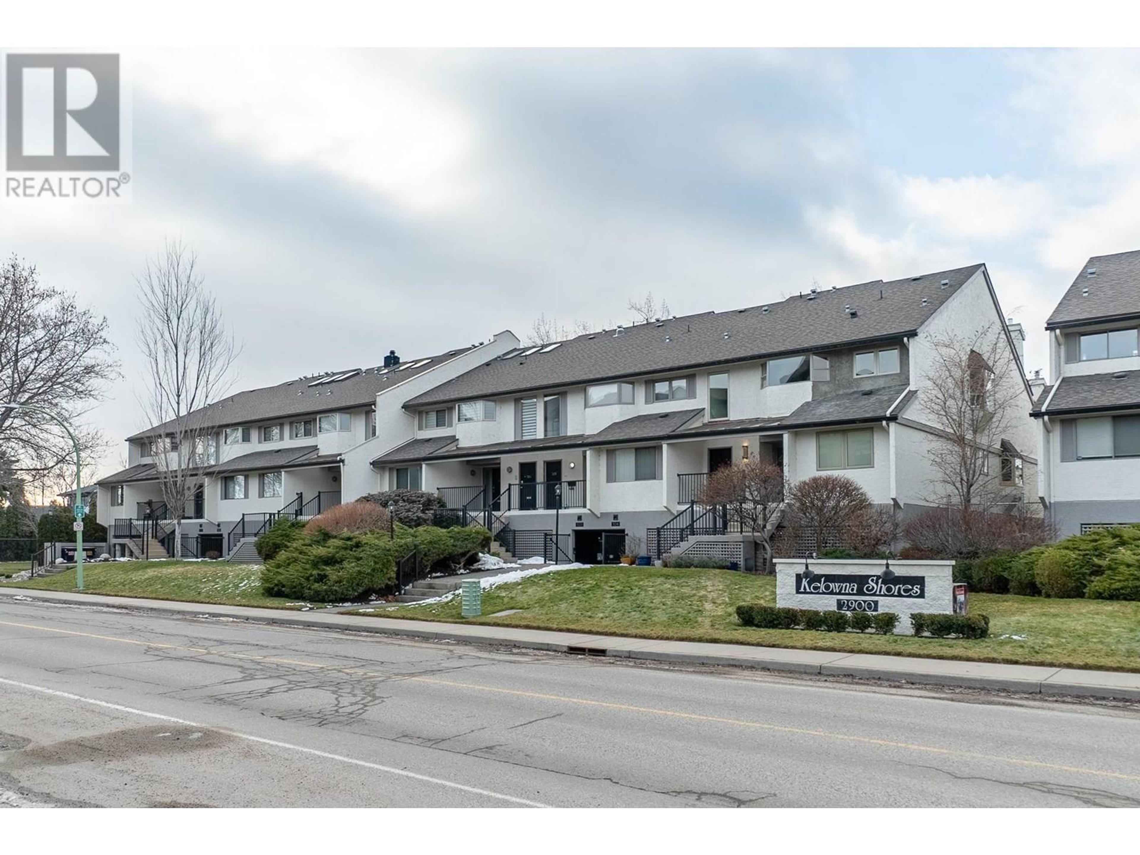 2900 Abbott Street, Kelowna - Exteriors - Full Complex View - Photo 3