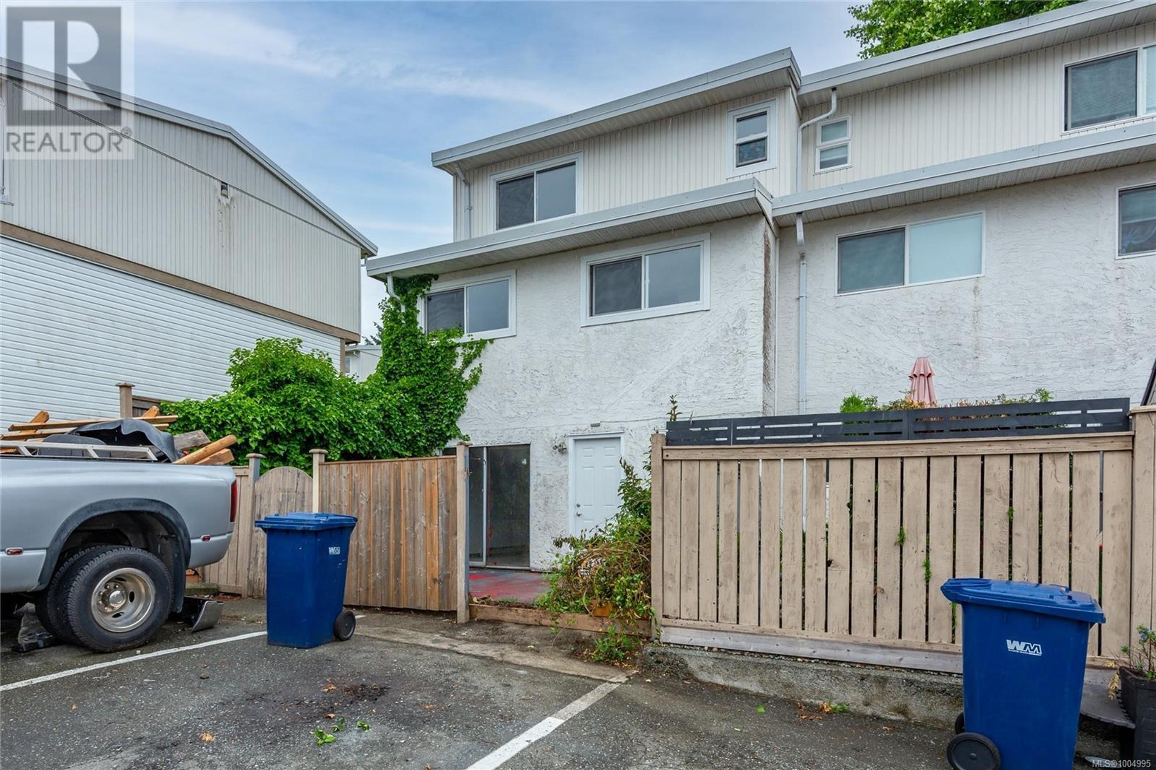 400 Robron Rd, Campbell River - Exteriors - Full Complex View - Photo 4