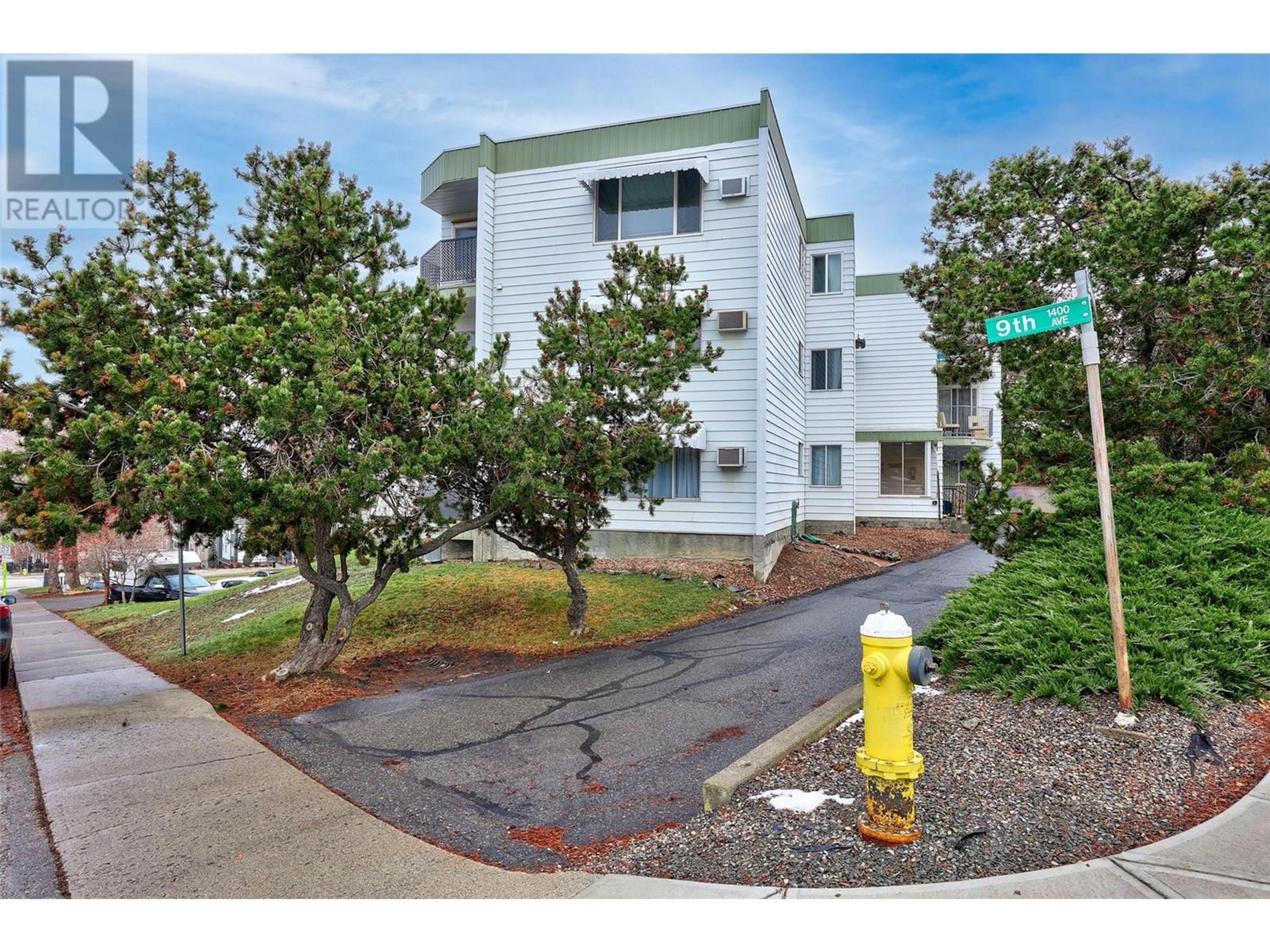 1089 McMurdo Drive, Kamloops - Exteriors - Photo 2