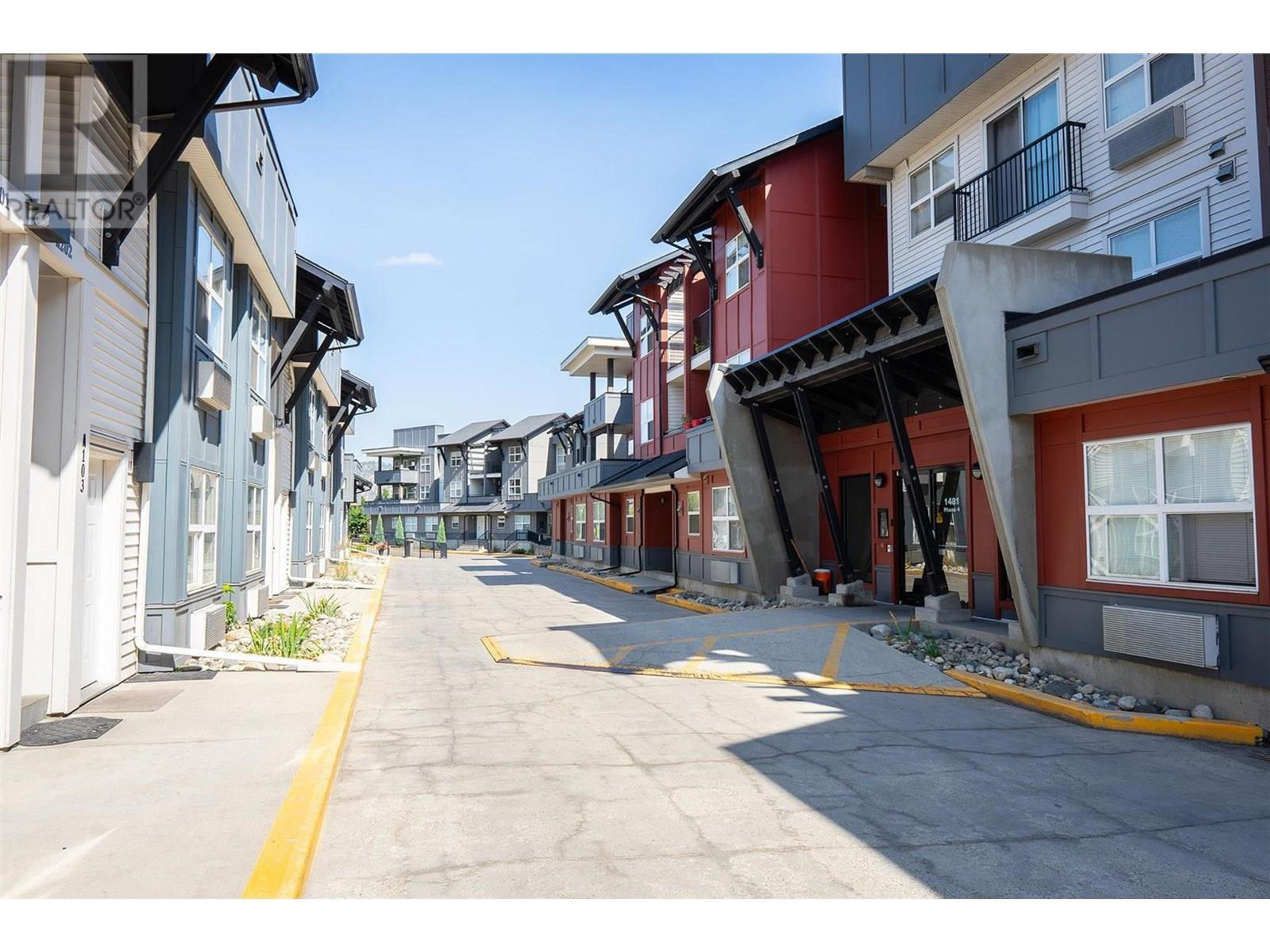 1477 Glenmore Road N, Kelowna - Exteriors - Full Complex View - Photo 5