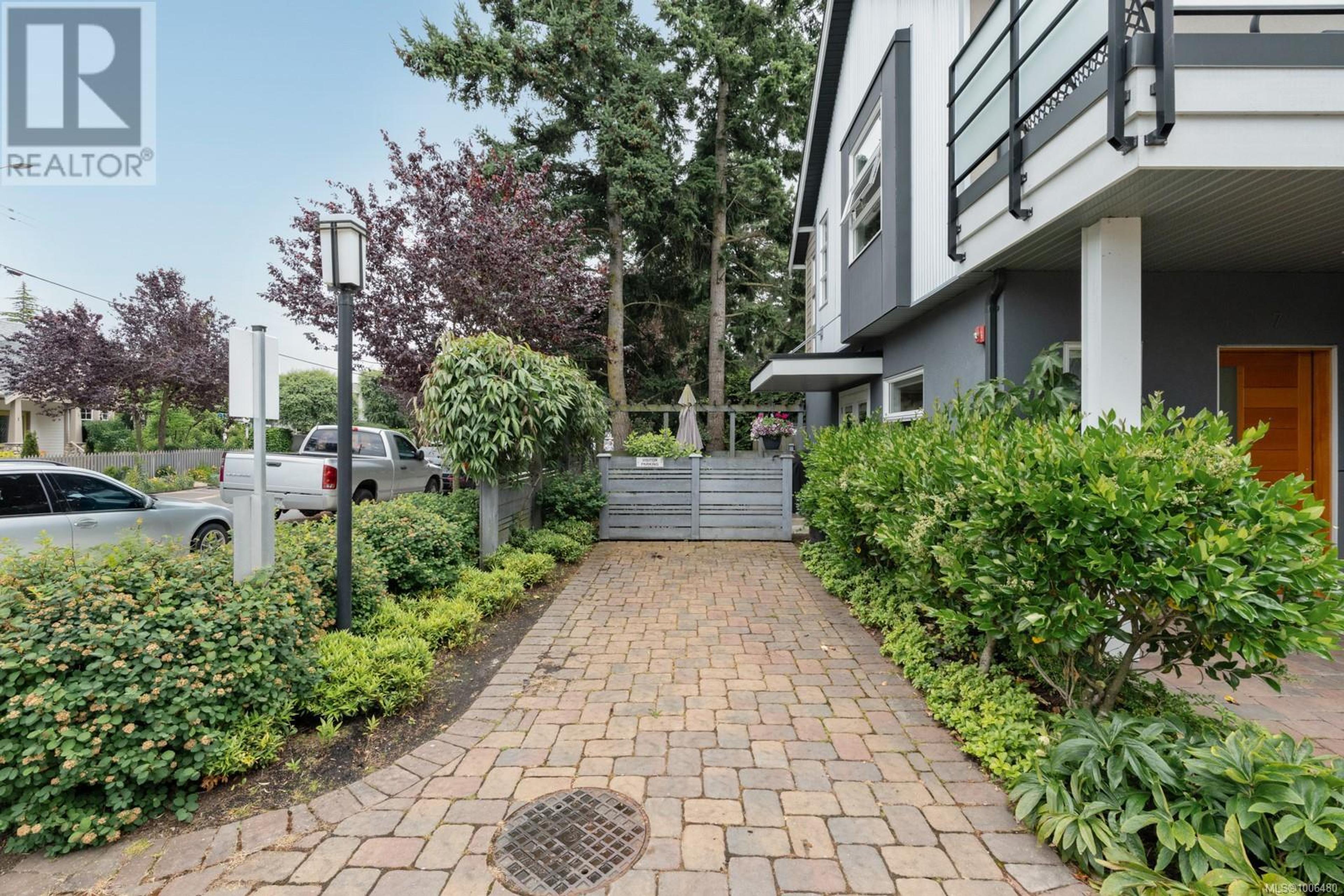 9889 Seventh St, Sidney - Exteriors - Photo 3