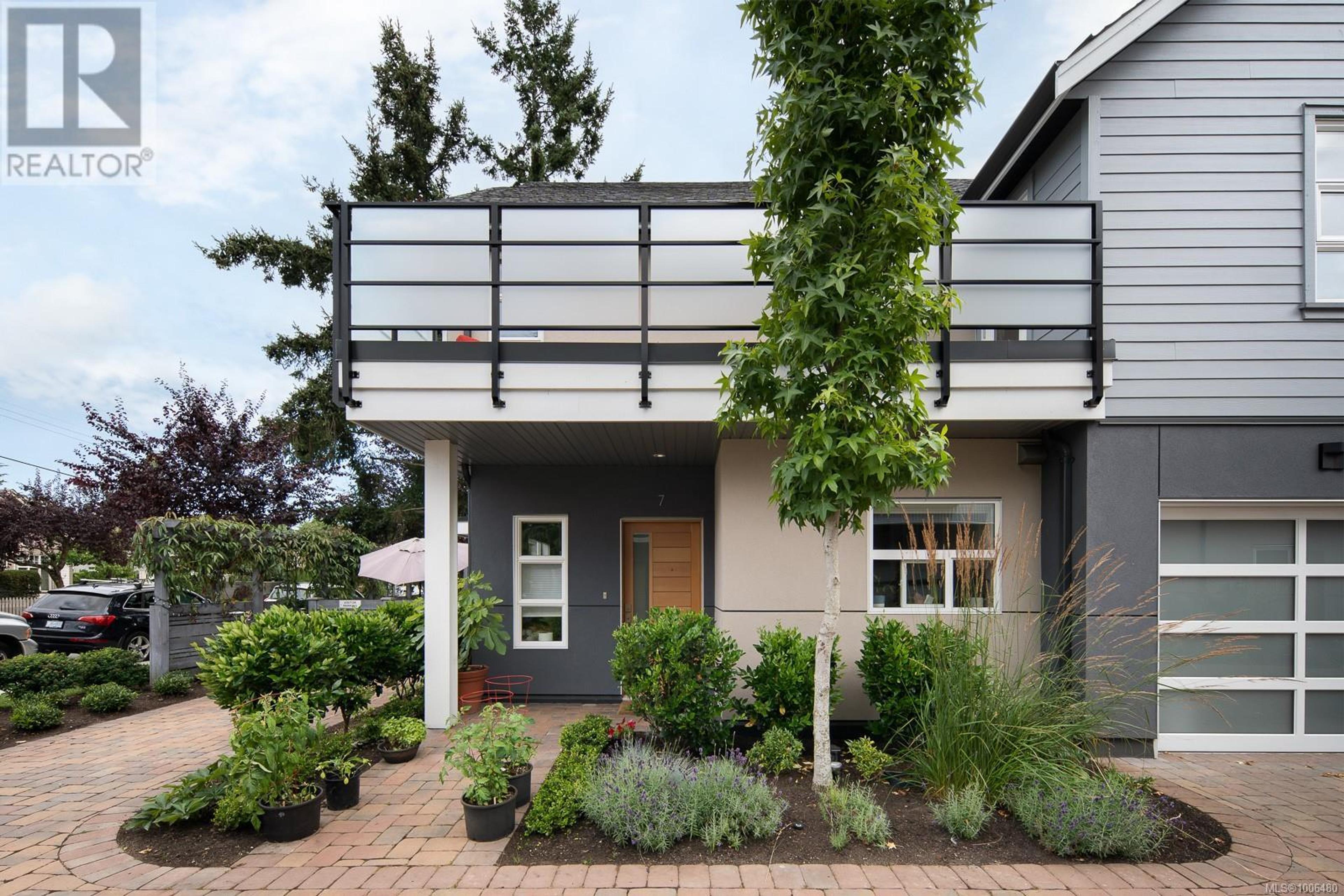 9889 Seventh St, Sidney - Exteriors - Photo 10