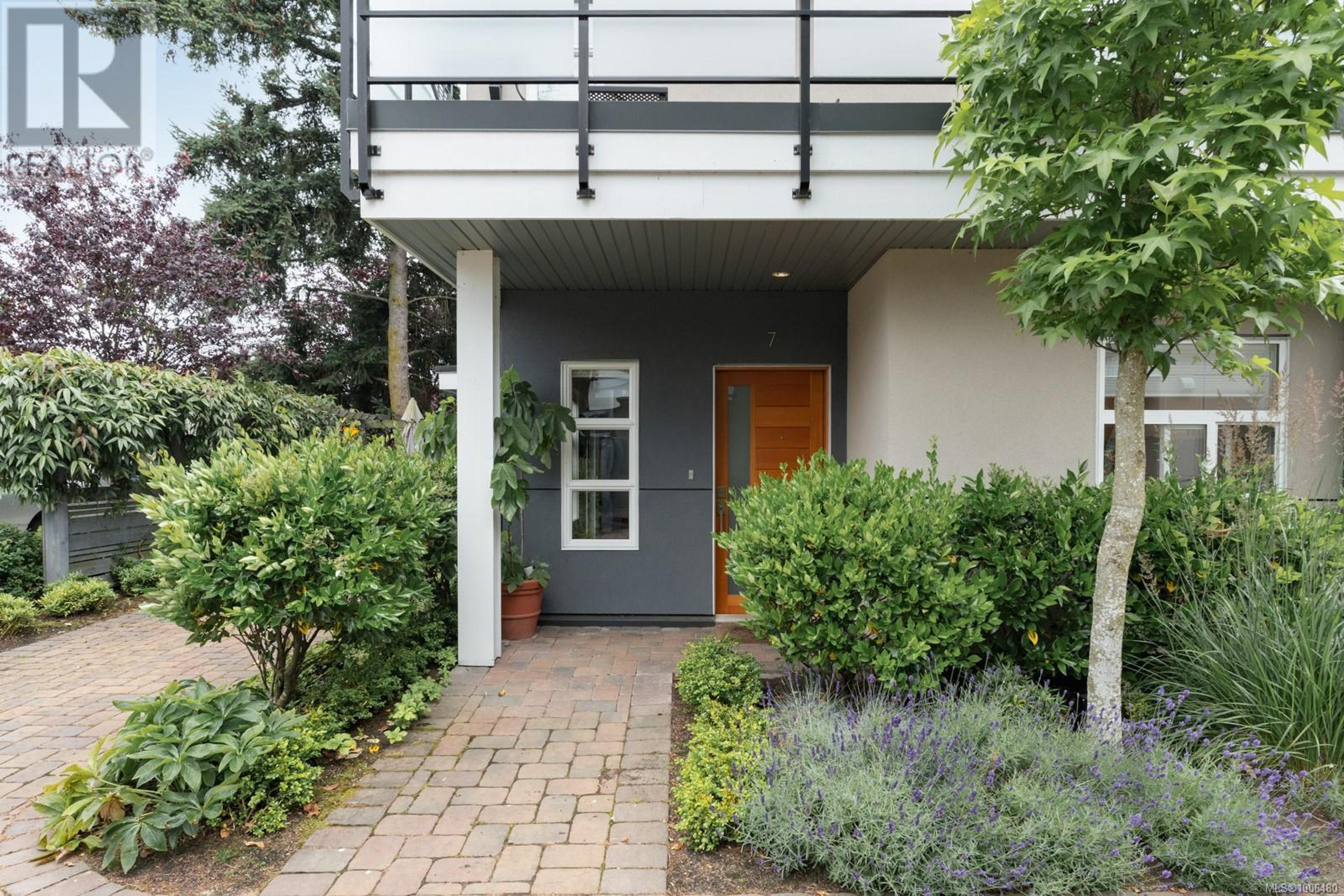 9889 Seventh St, Sidney - Exteriors - Photo 11