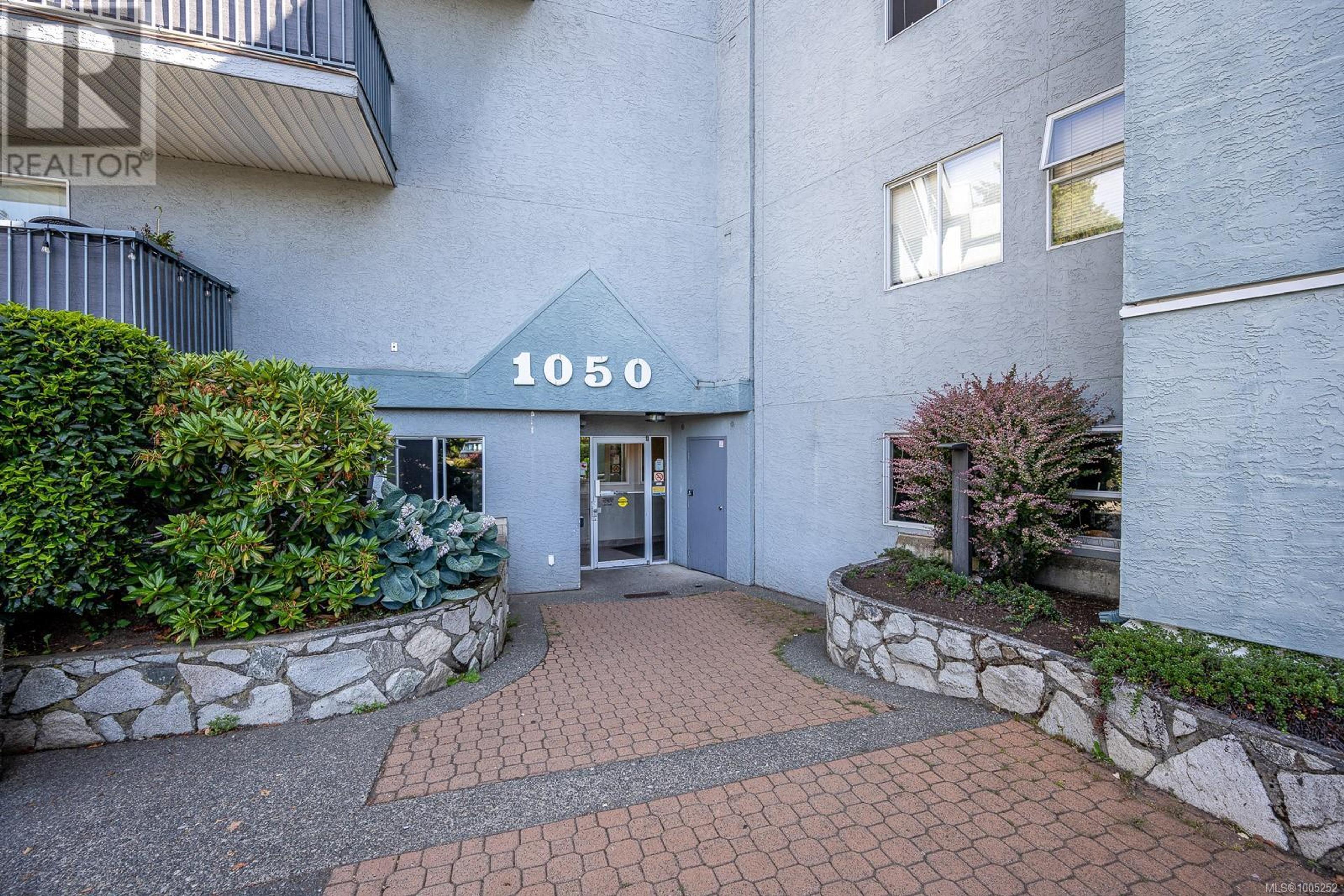 1050 Braidwood Rd, Courtenay - Exteriors - Photo 1