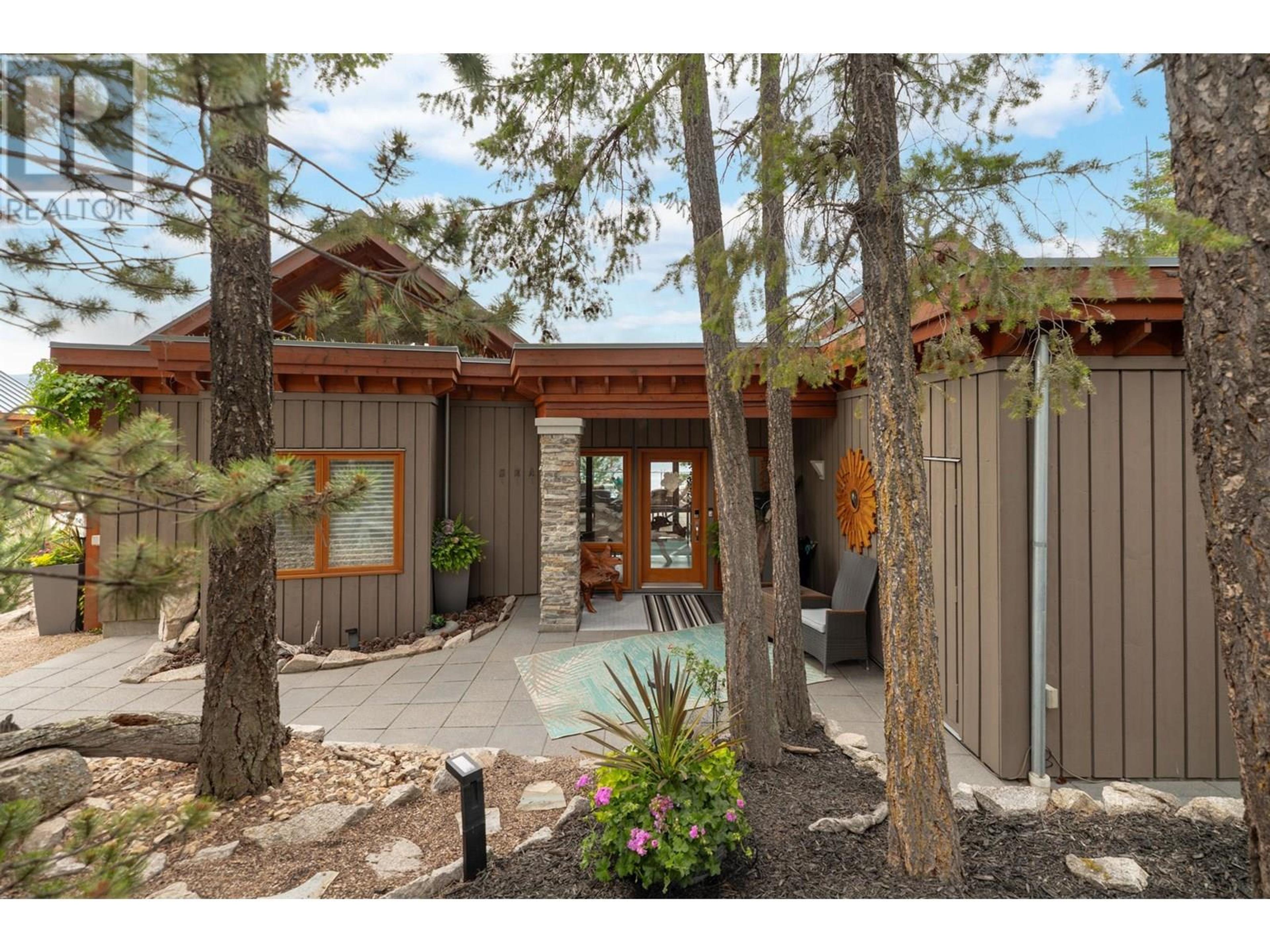 9845 Eastside Road, Vernon - Exteriors - Photo 7