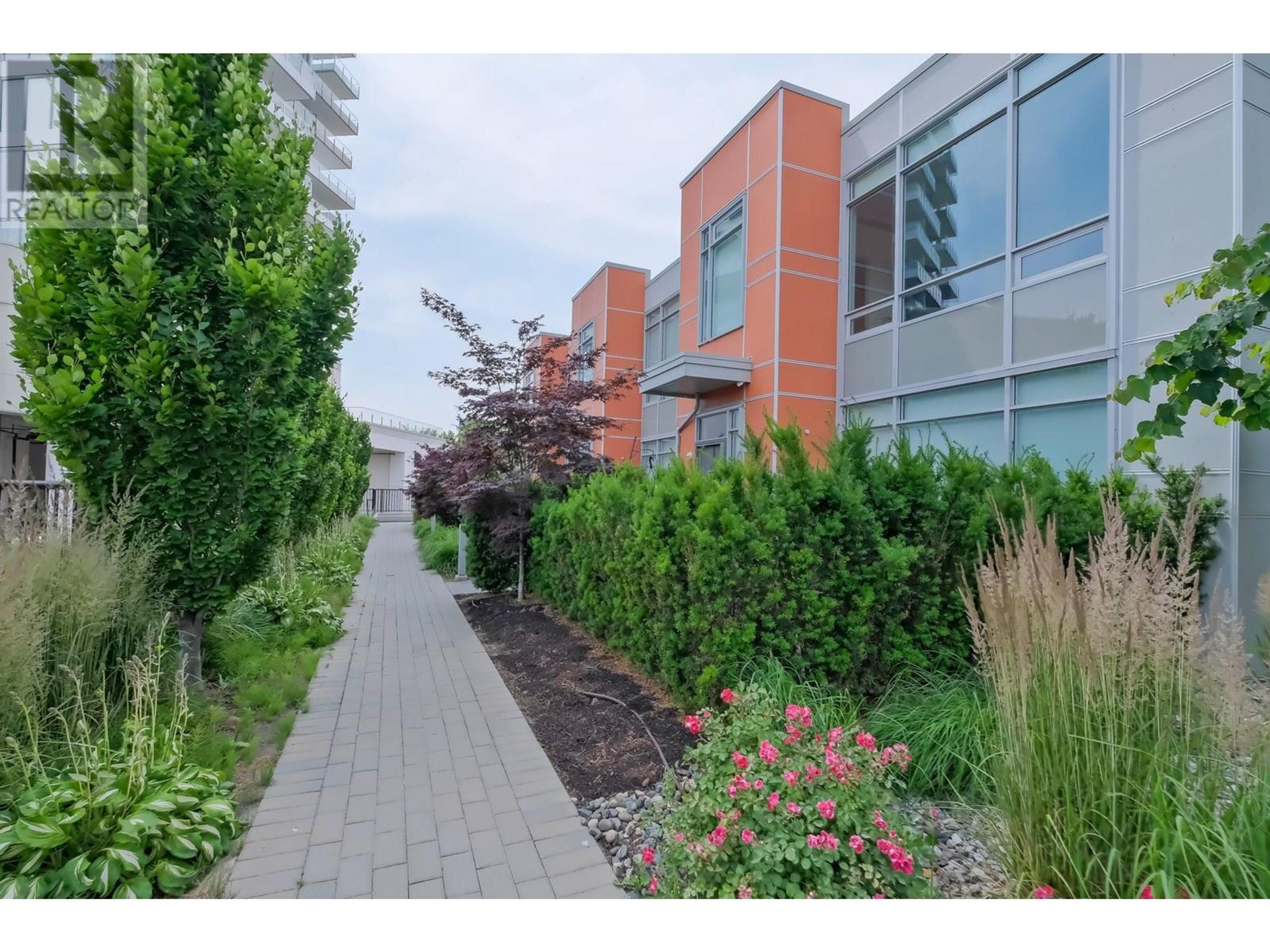 1151 Sunset Drive, Kelowna - Exteriors - Photo 3