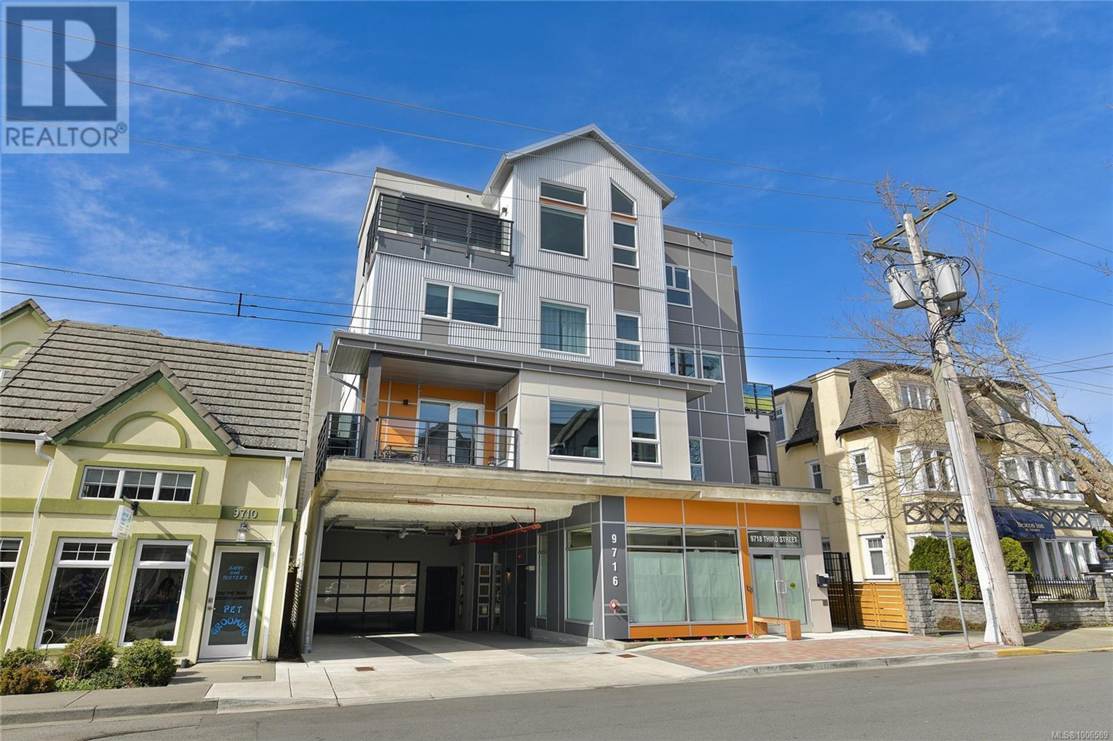 9716 Third St, Sidney - Exteriors - Photo 1