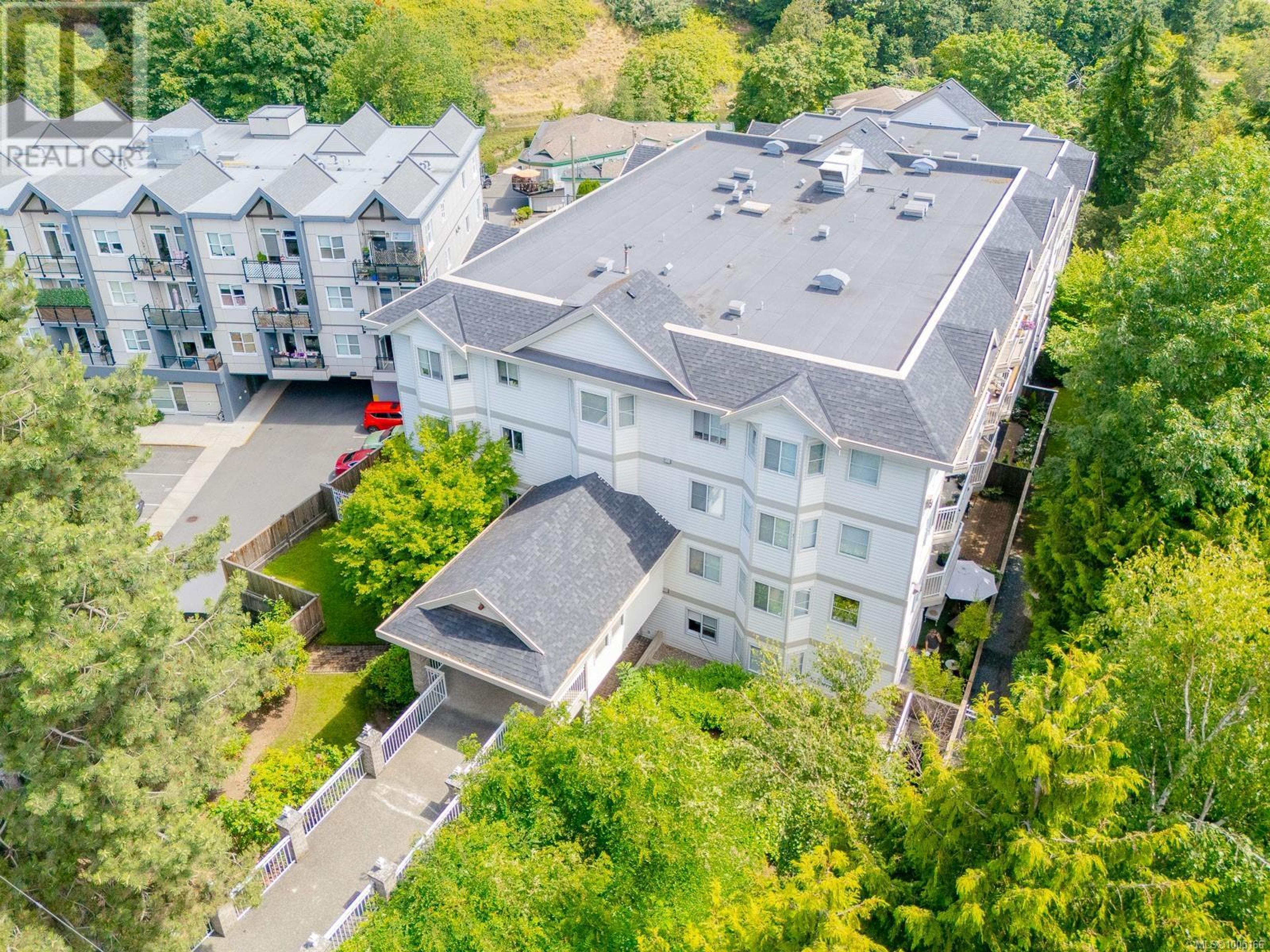 24 Prideaux St, Nanaimo - Exteriors - Full Complex View, Drone/Aerial View - Photo 5