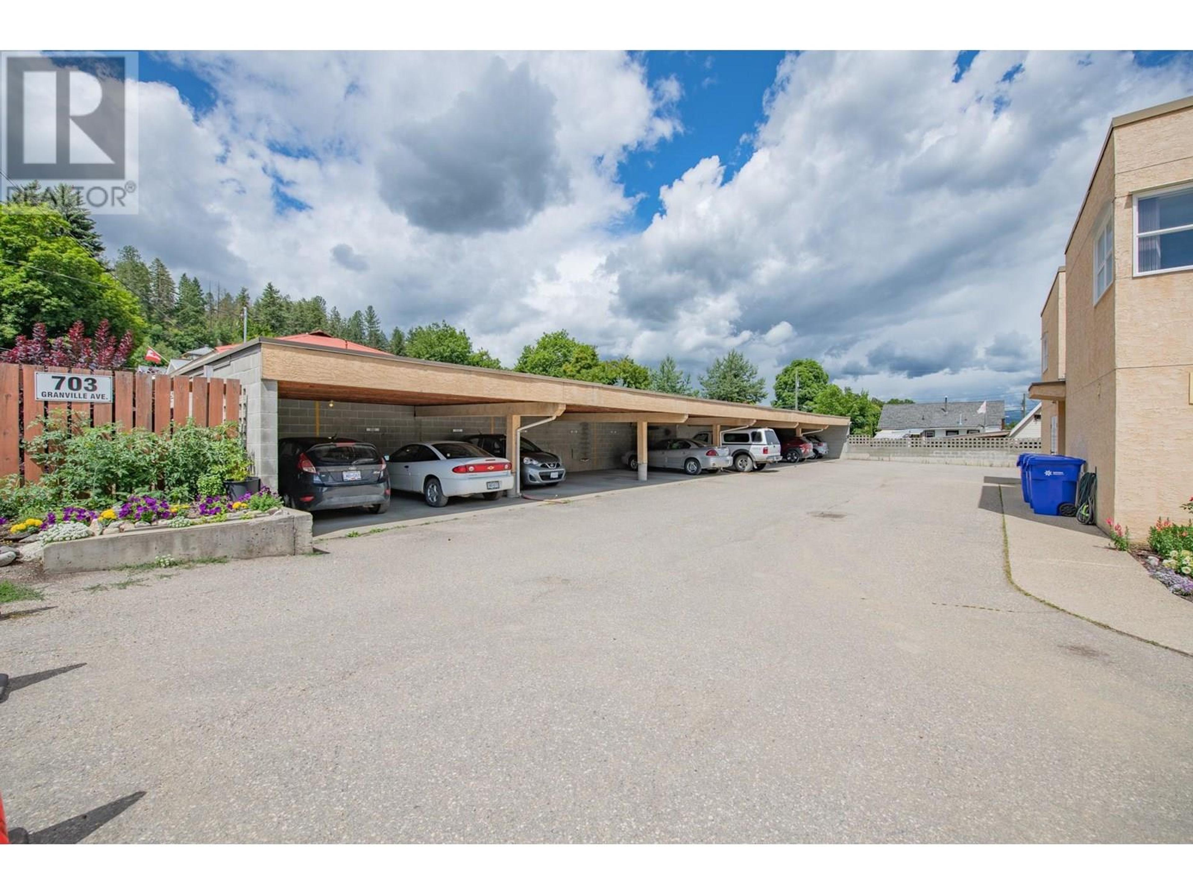 703 Granville Avenue, Enderby - Exteriors - Photo 4