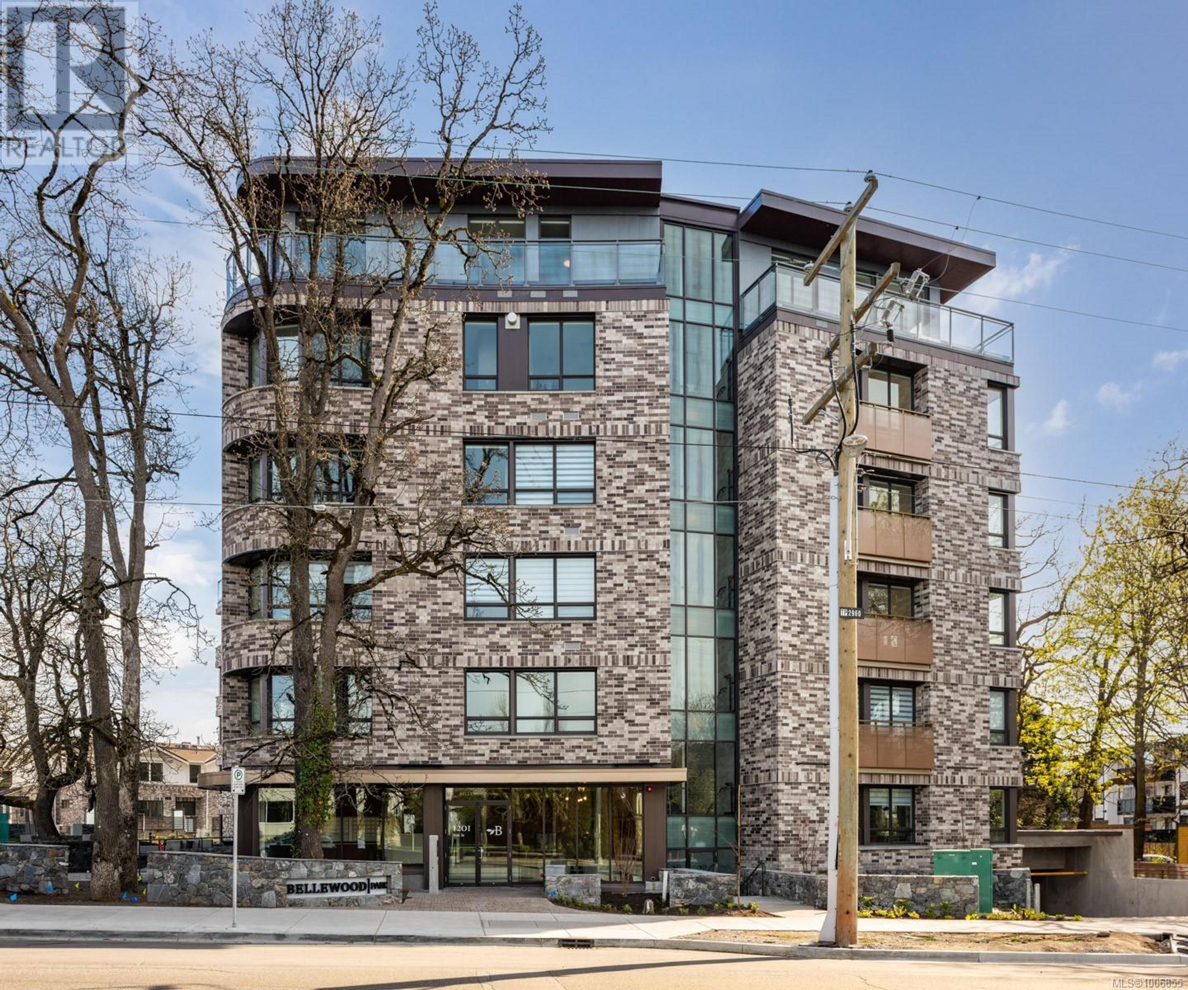 1201 Fort St, Victoria - Exteriors - Full Complex View - Photo 3