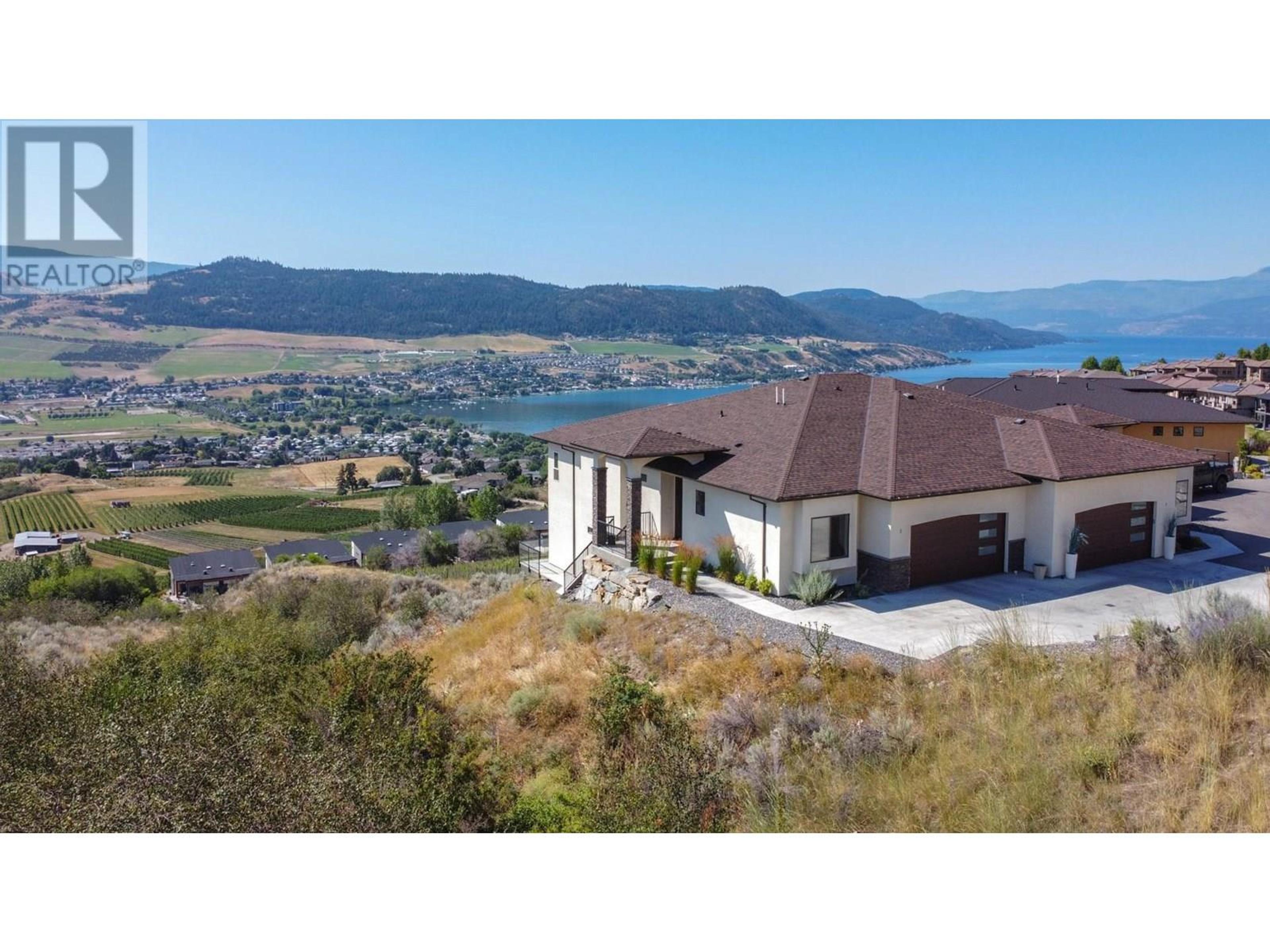 7716 Okanagan Hills Boulevard, Vernon - Exteriors - Drone/Aerial View - Photo 2