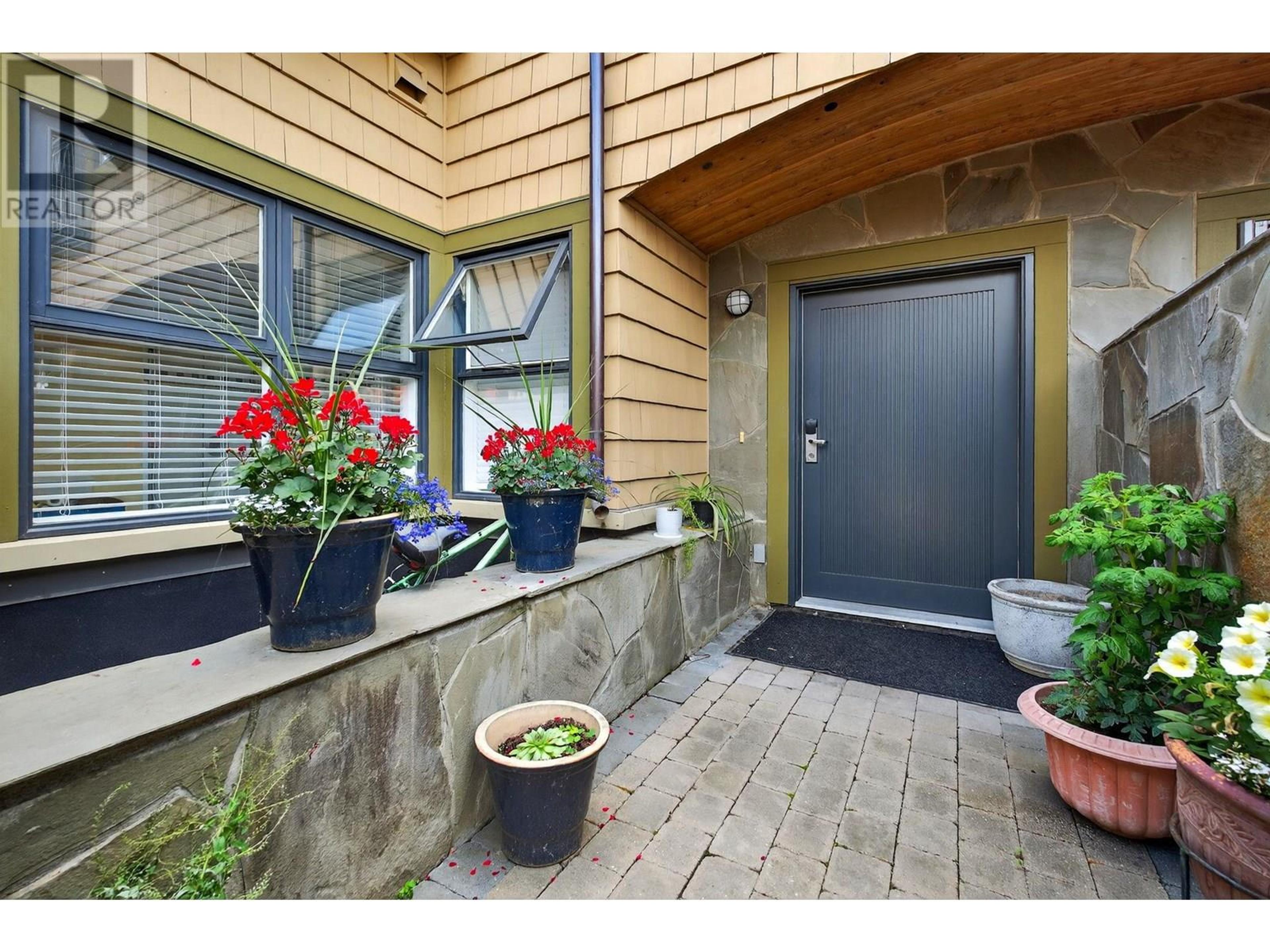 3880 Truswell Road, Kelowna - Exteriors - Photo 7