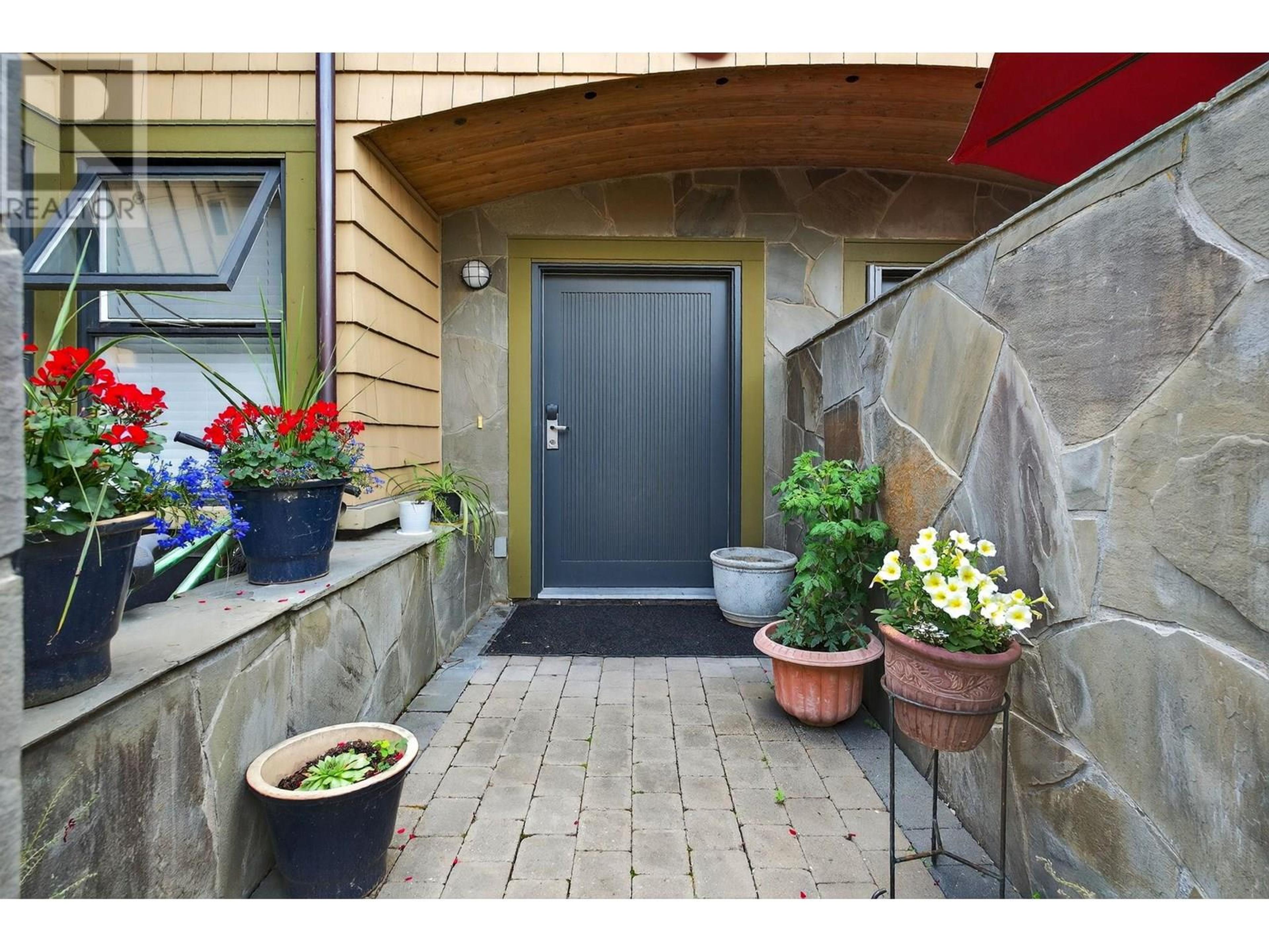 3880 Truswell Road, Kelowna - Exteriors - Photo 10