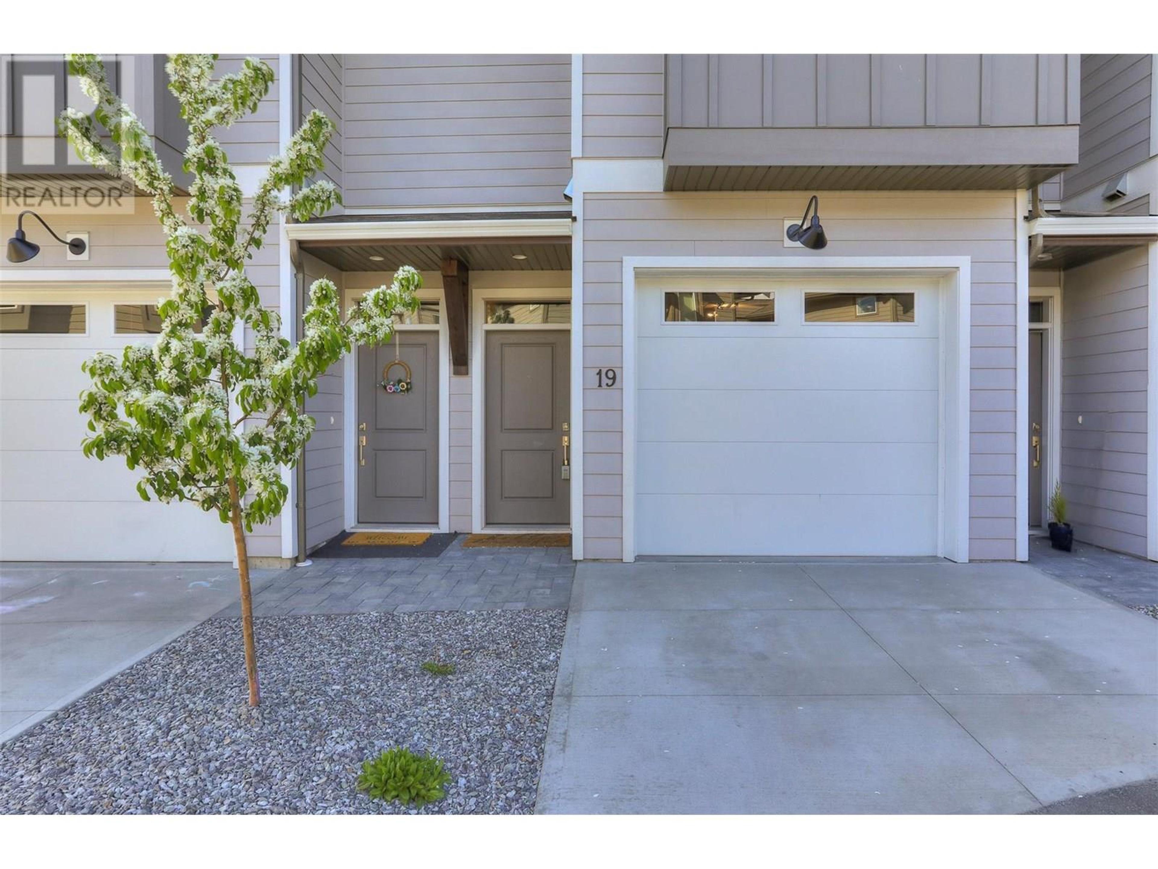 12840 Stillwater Court, Lake Country - Exteriors - Photo 4