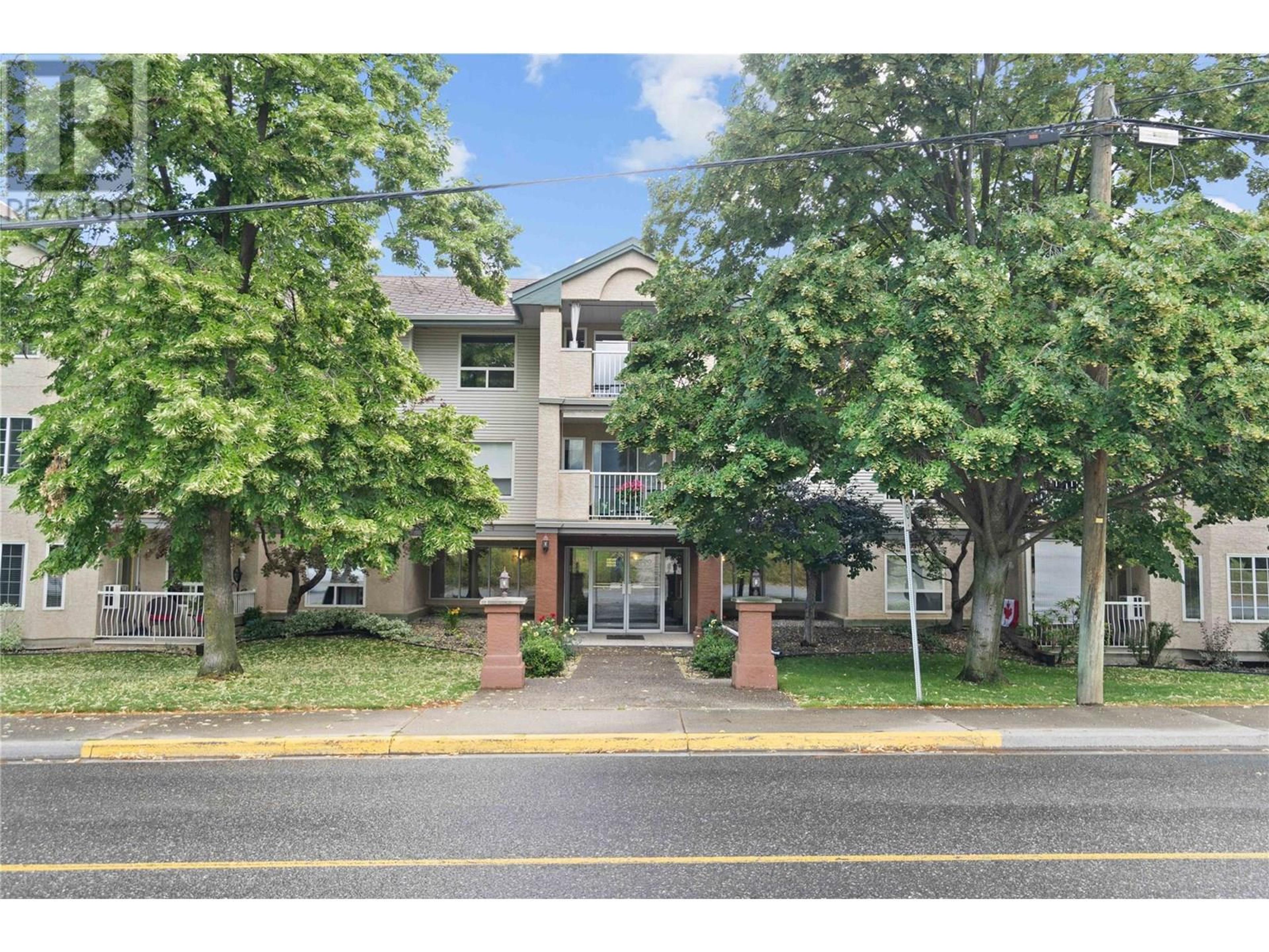 250 5 Street SE, Salmon Arm - Exteriors - Photo 3